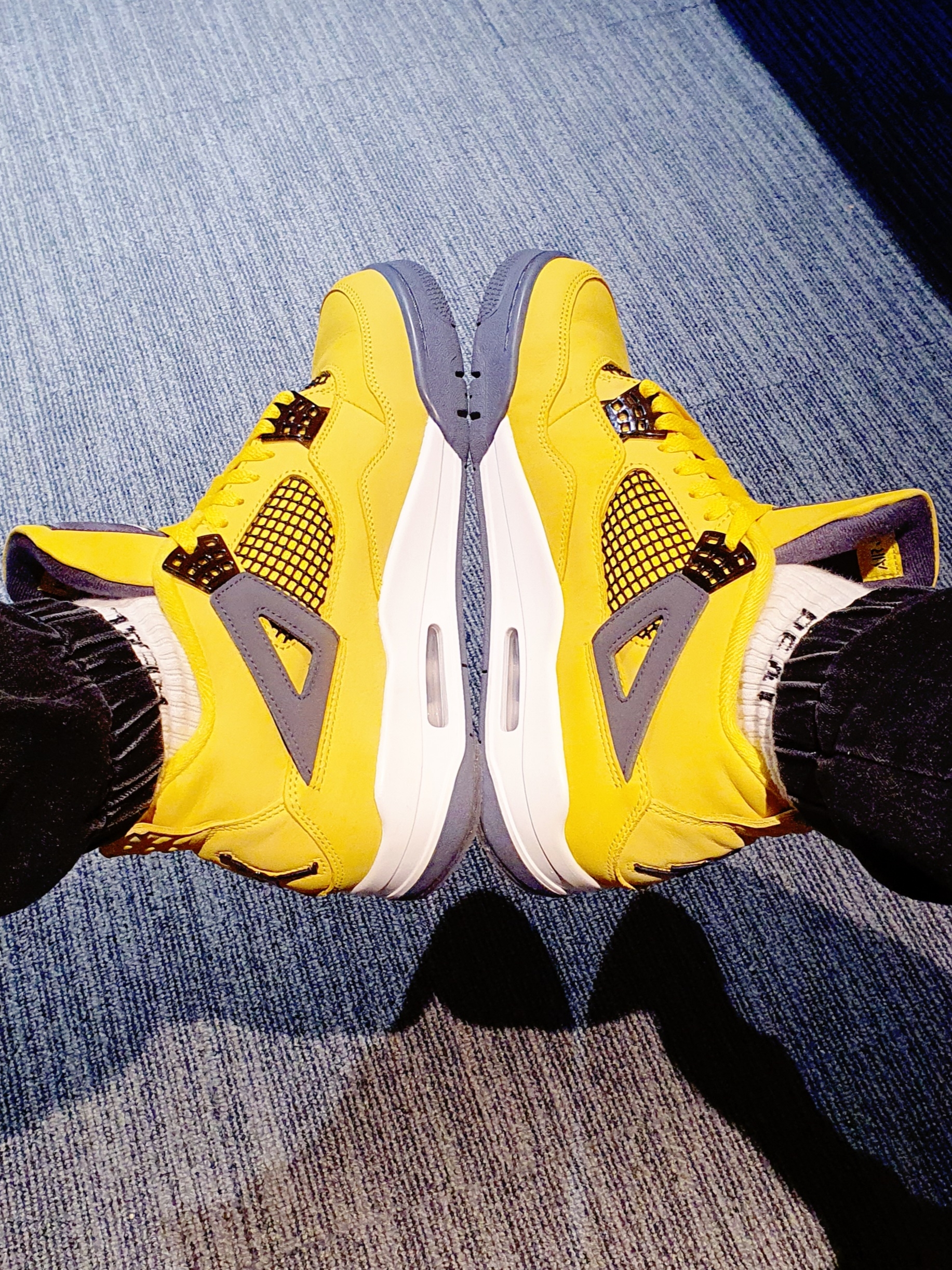 Jordan 4 Retro Tour Yellow 착용 스타일 - 4