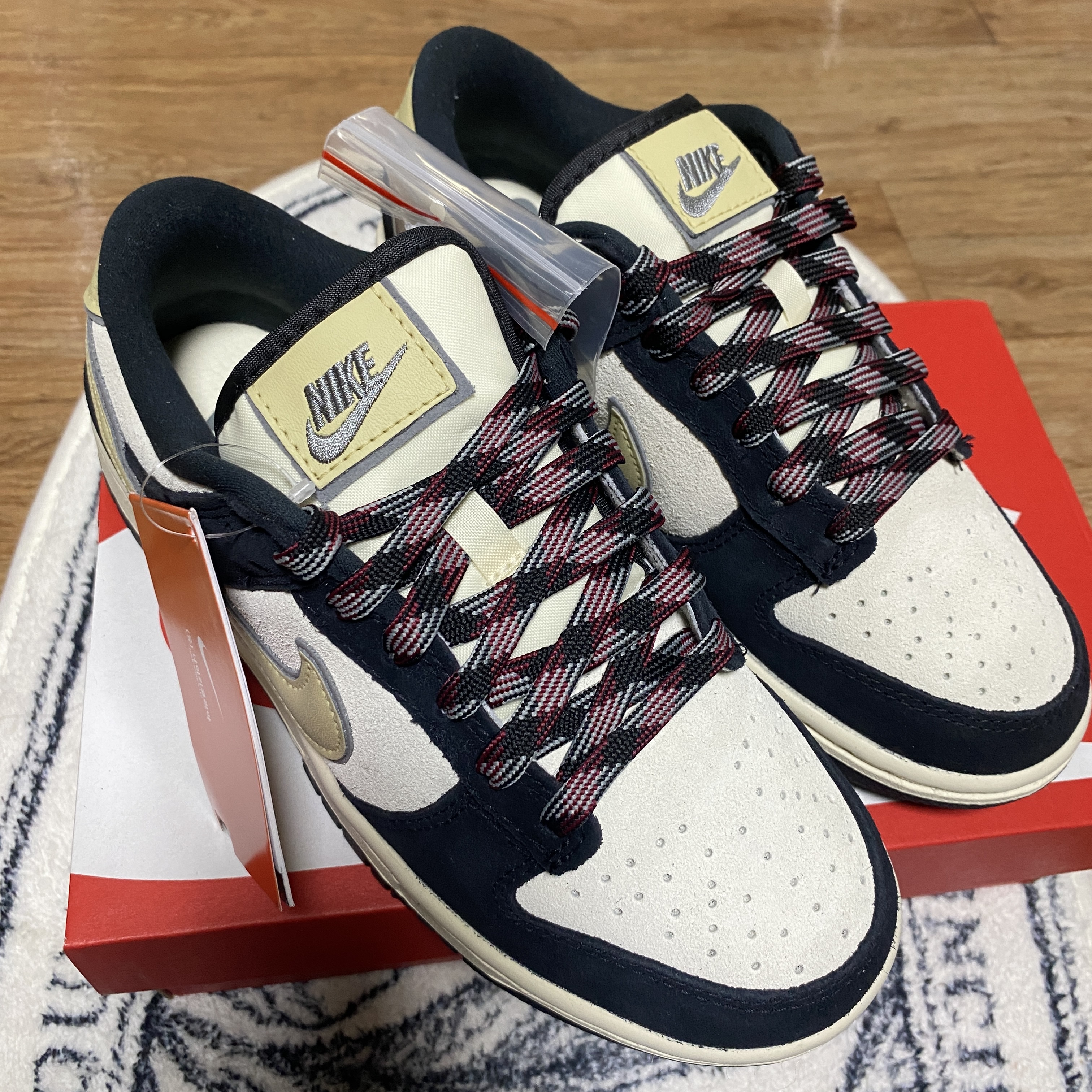 (W) Nike Dunk Low LX Black Suede 착용 스타일 - 2