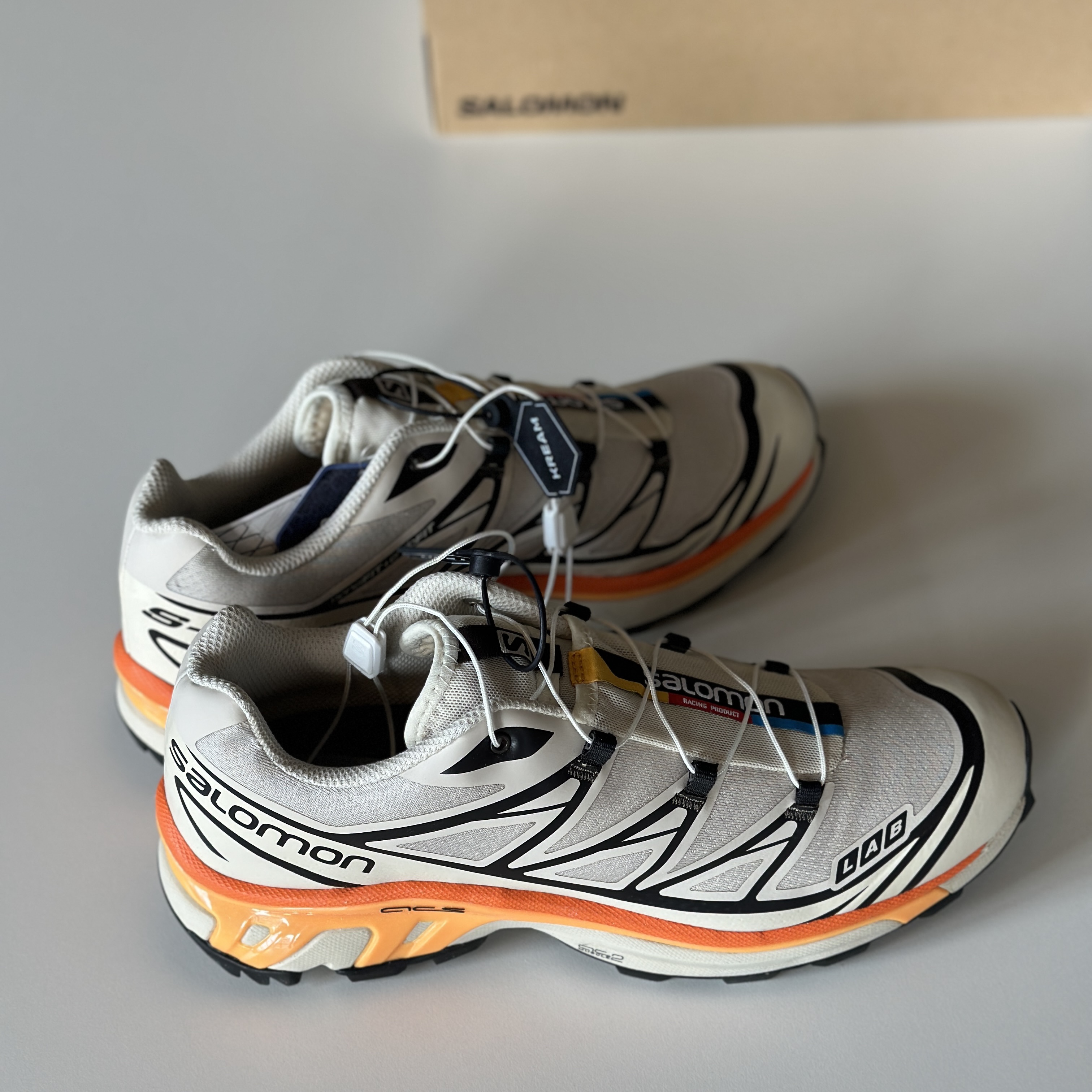 Salomon XT-6 Rainy Day Vibrant Orange 착용 스타일 - 4