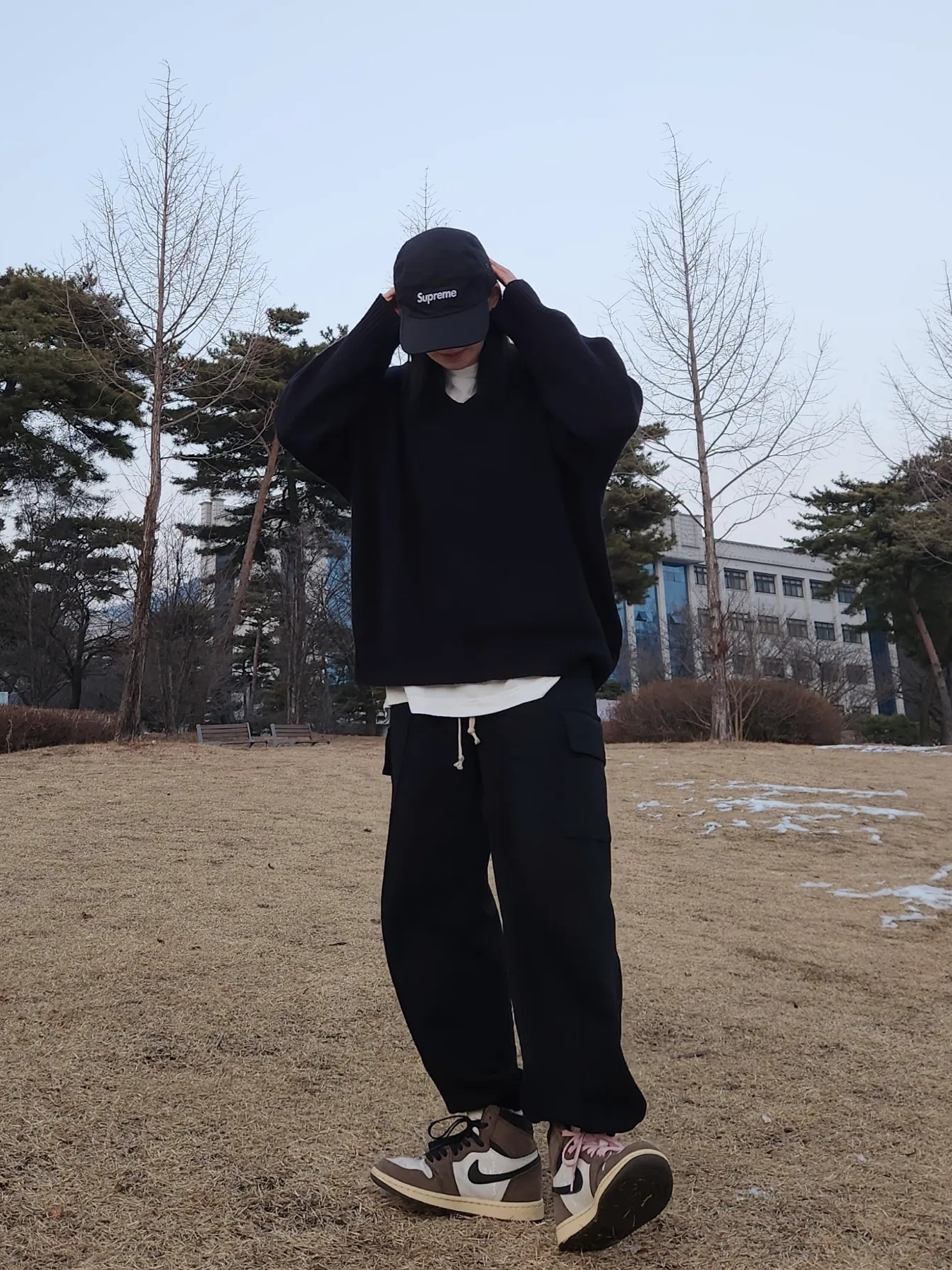 Supreme Waxed Cotton Camp Cap Black - 21FW, Jordan 1 x Travis Scott Retro High OG SP Mocha 착용 스타일 - 2