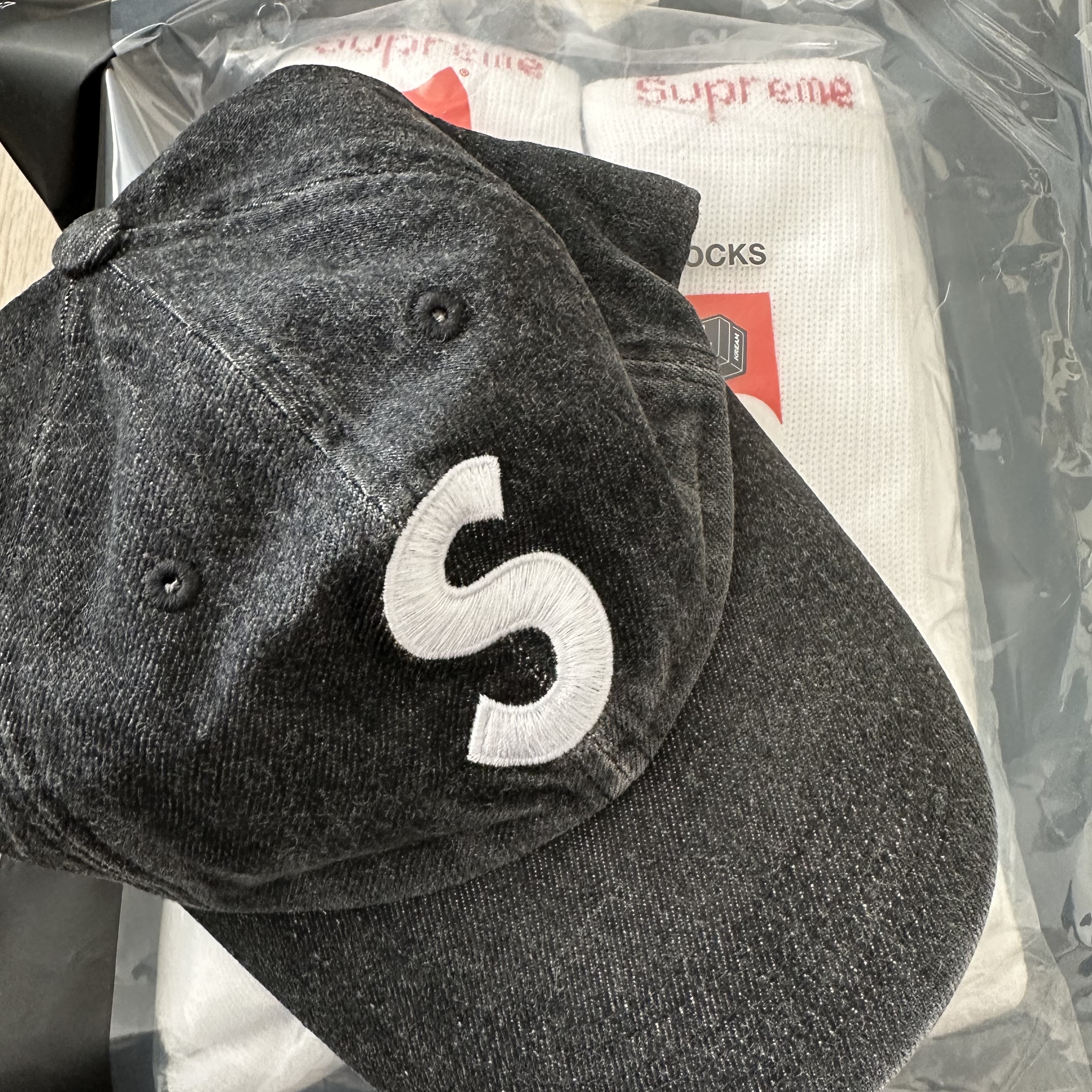 Supreme Kevlar Denim S Logo 6-Panel Black - 22SS 착용 스타일