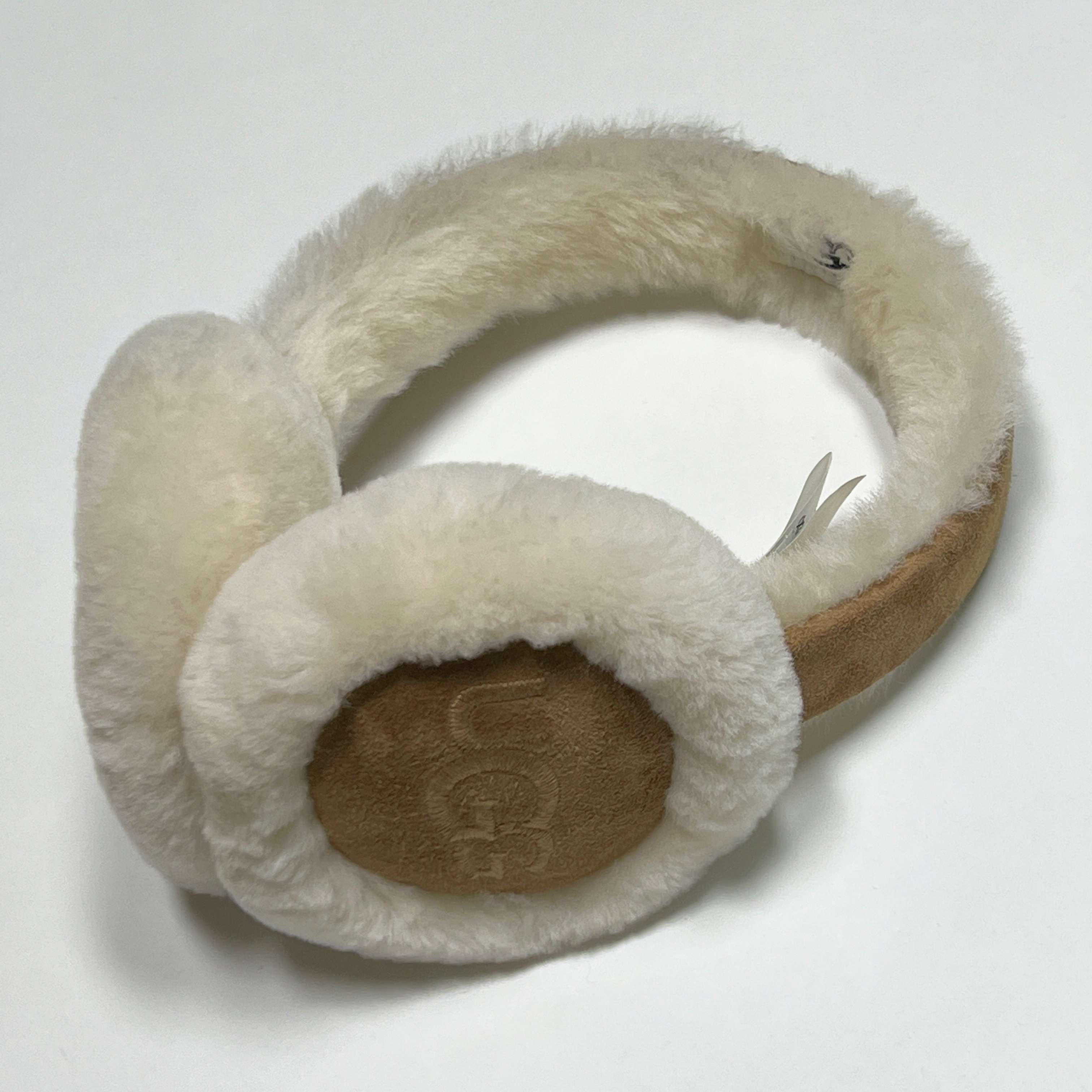 (W) UGG Embroidered Logo Earmuff Chestnut 착용 스타일