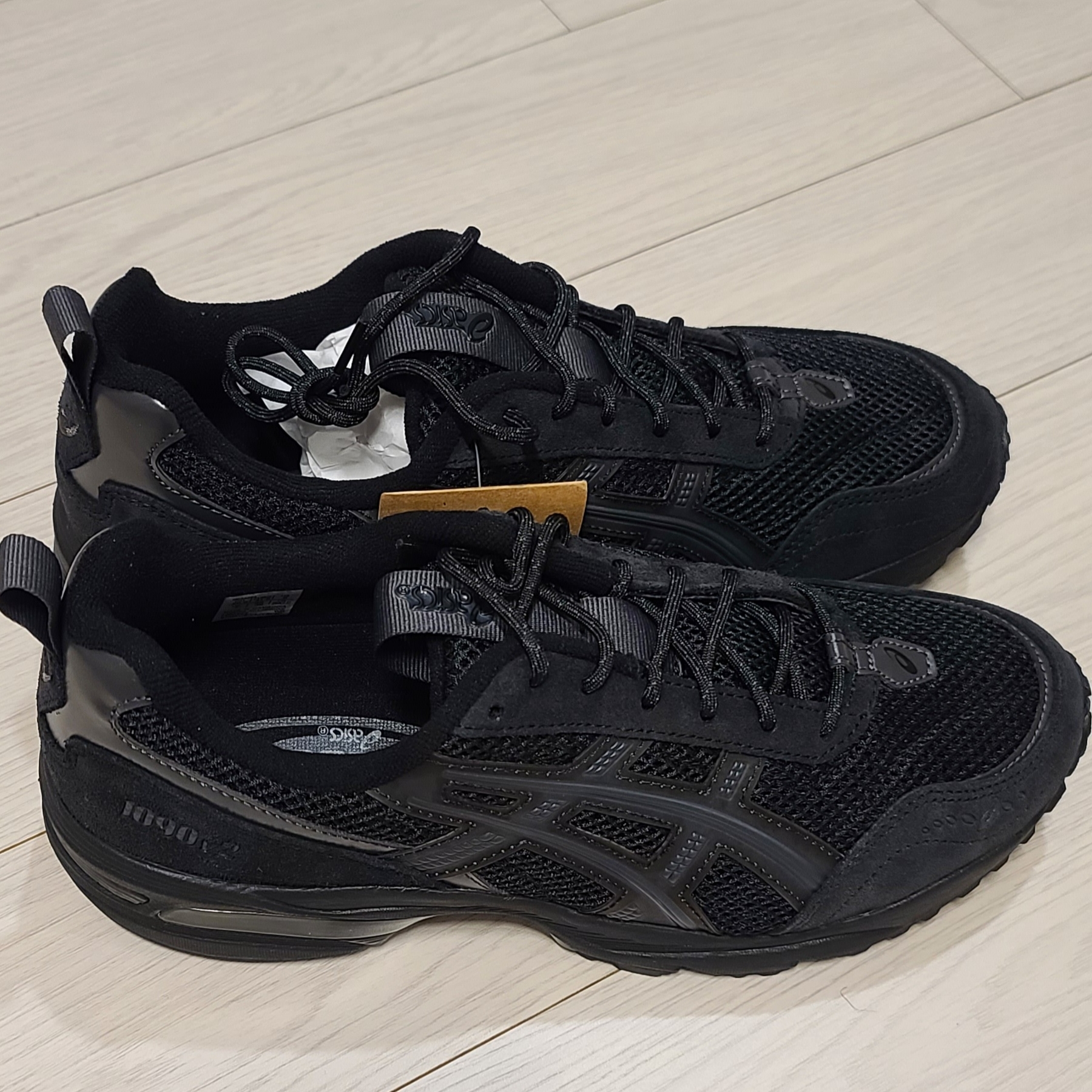 Asics Gel-1090 V2 Black 착용 스타일