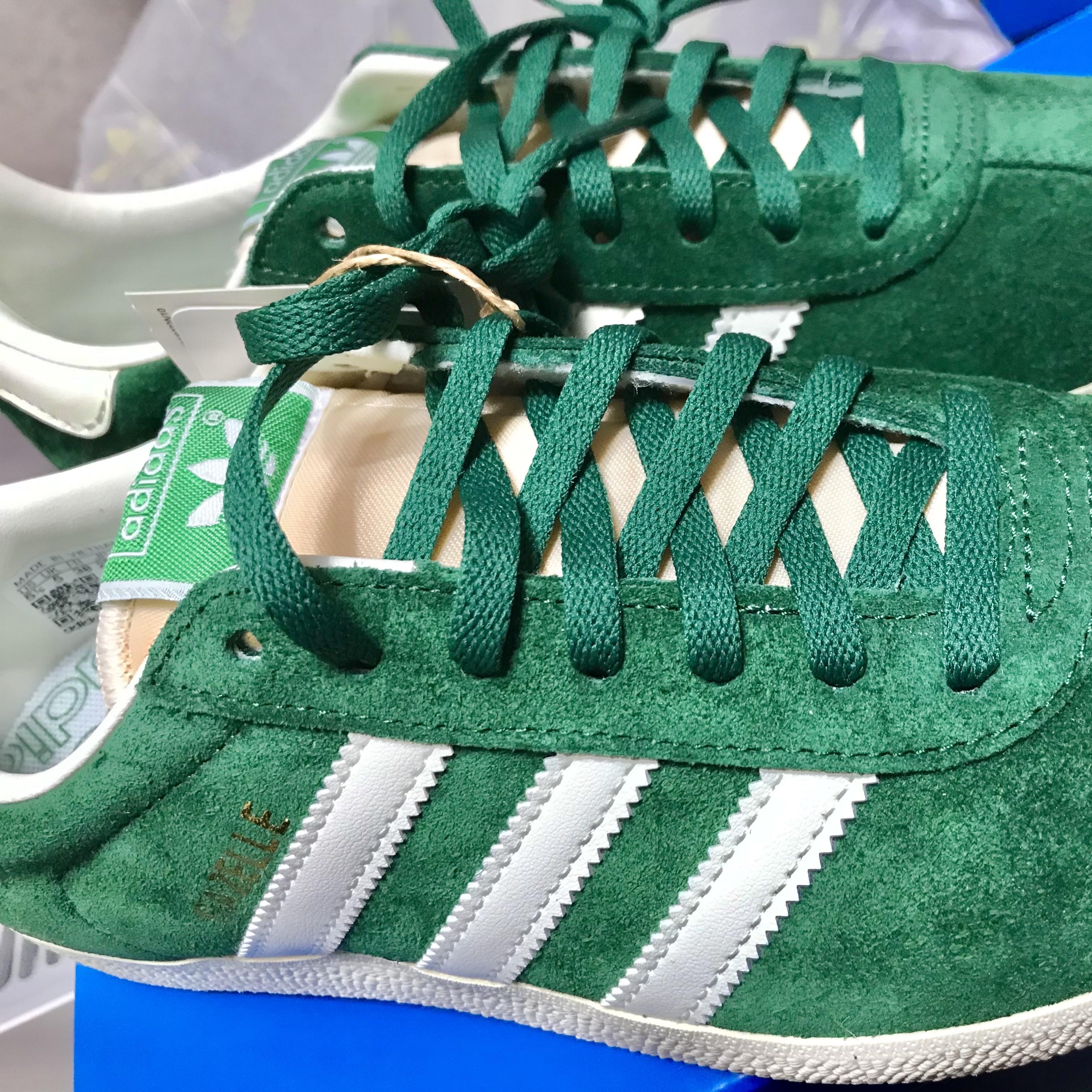 Adidas Gazelle Dark Green Cream White 착용 스타일 - 5