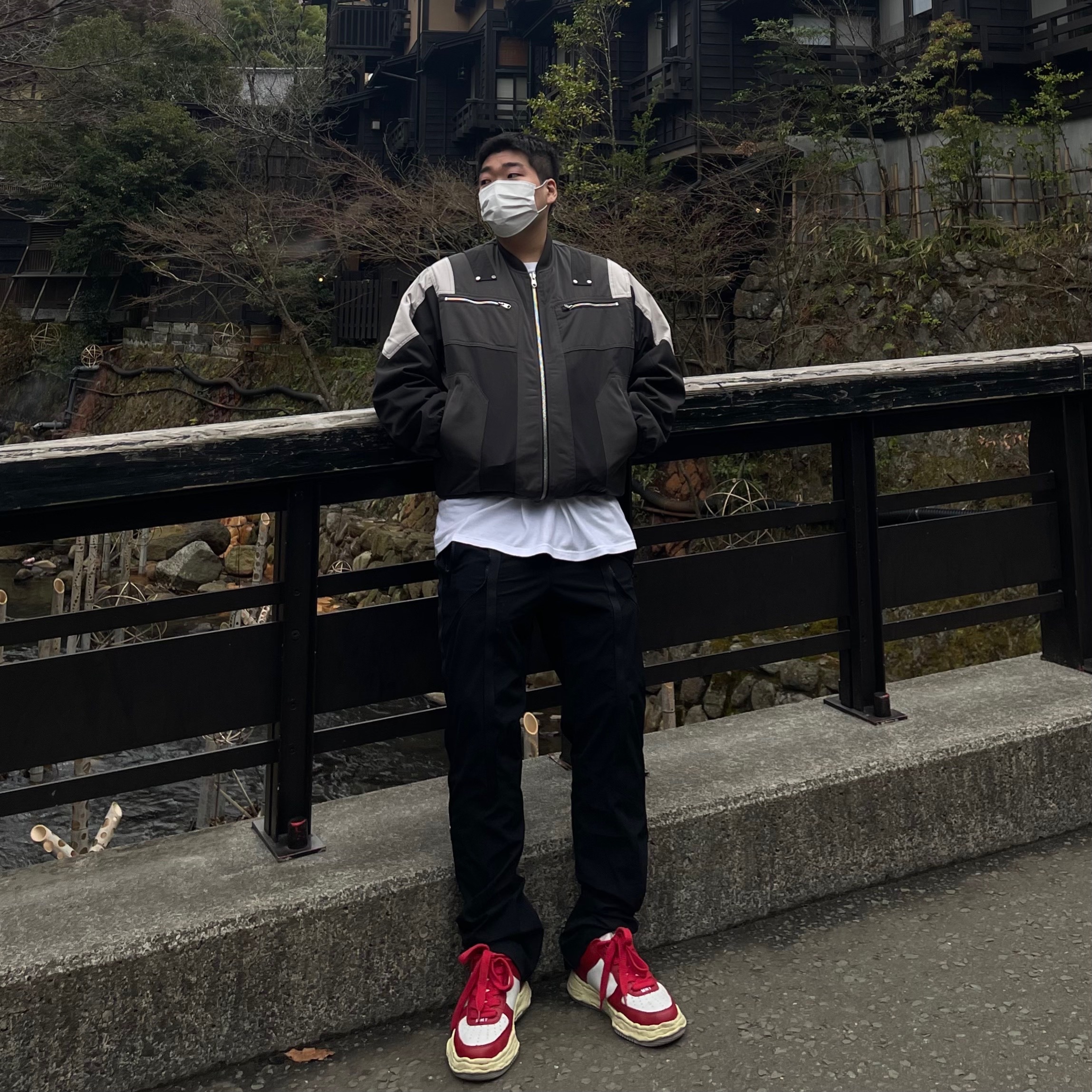 Undermycar Wani Kame Multi Block Pocket Turtle Bomber Driftwood - 22FW, Undermycar Amsell Multi Taping Teeth Pants Raven - 22SS 착용 스타일 - 1
