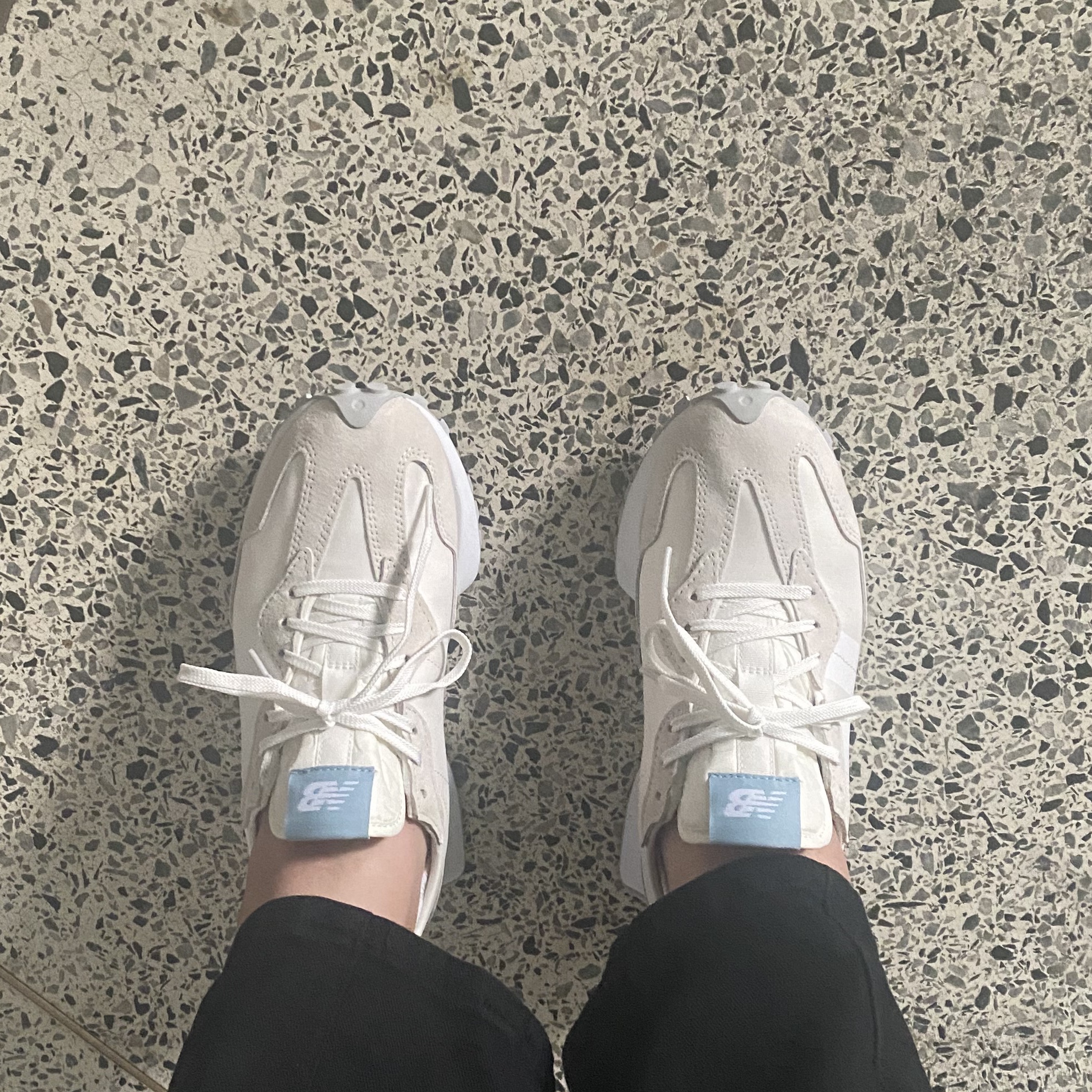 (W) New Balance 327 Sea Salt 착용 스타일