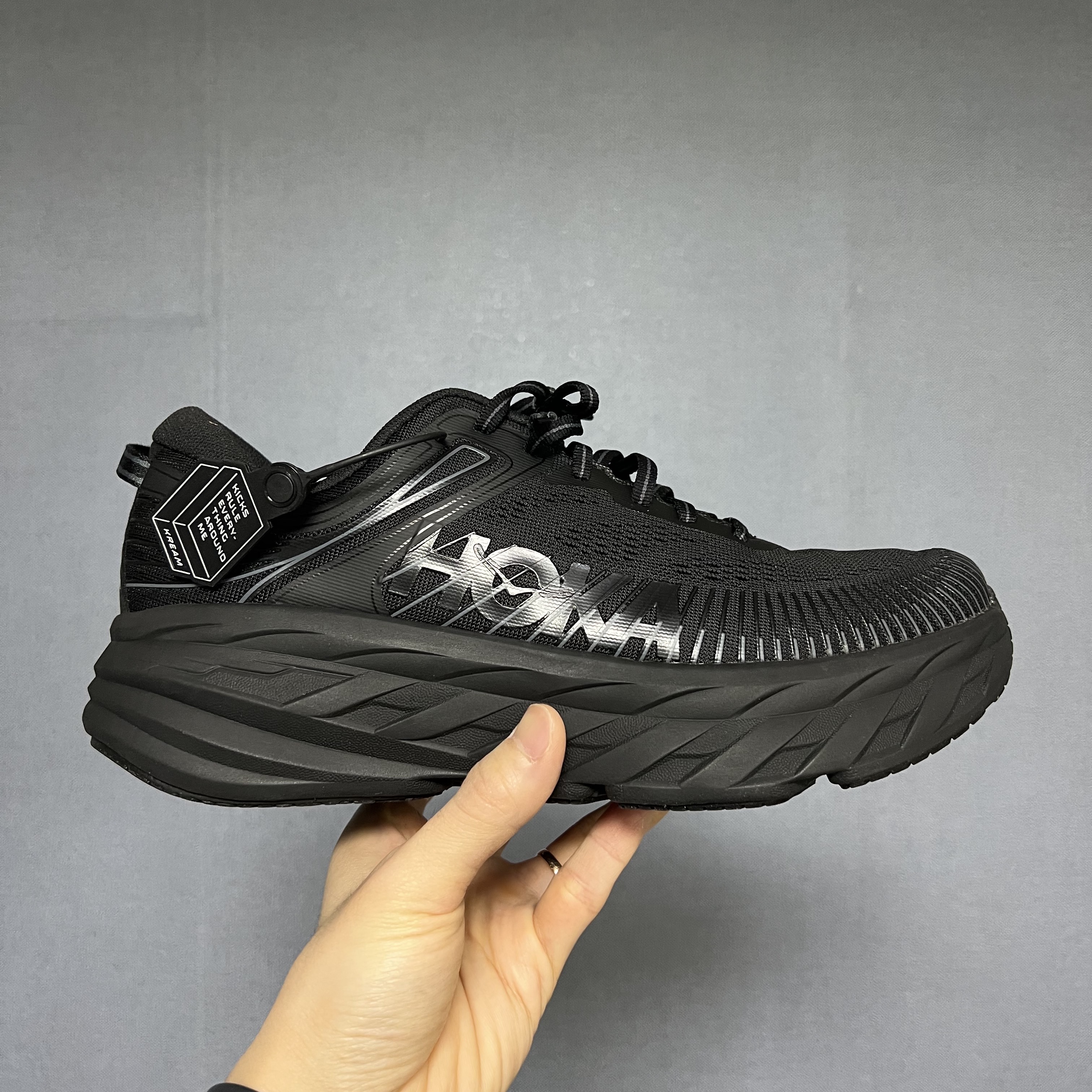 Hoka Bondi 7 Black 착용 스타일 - 3