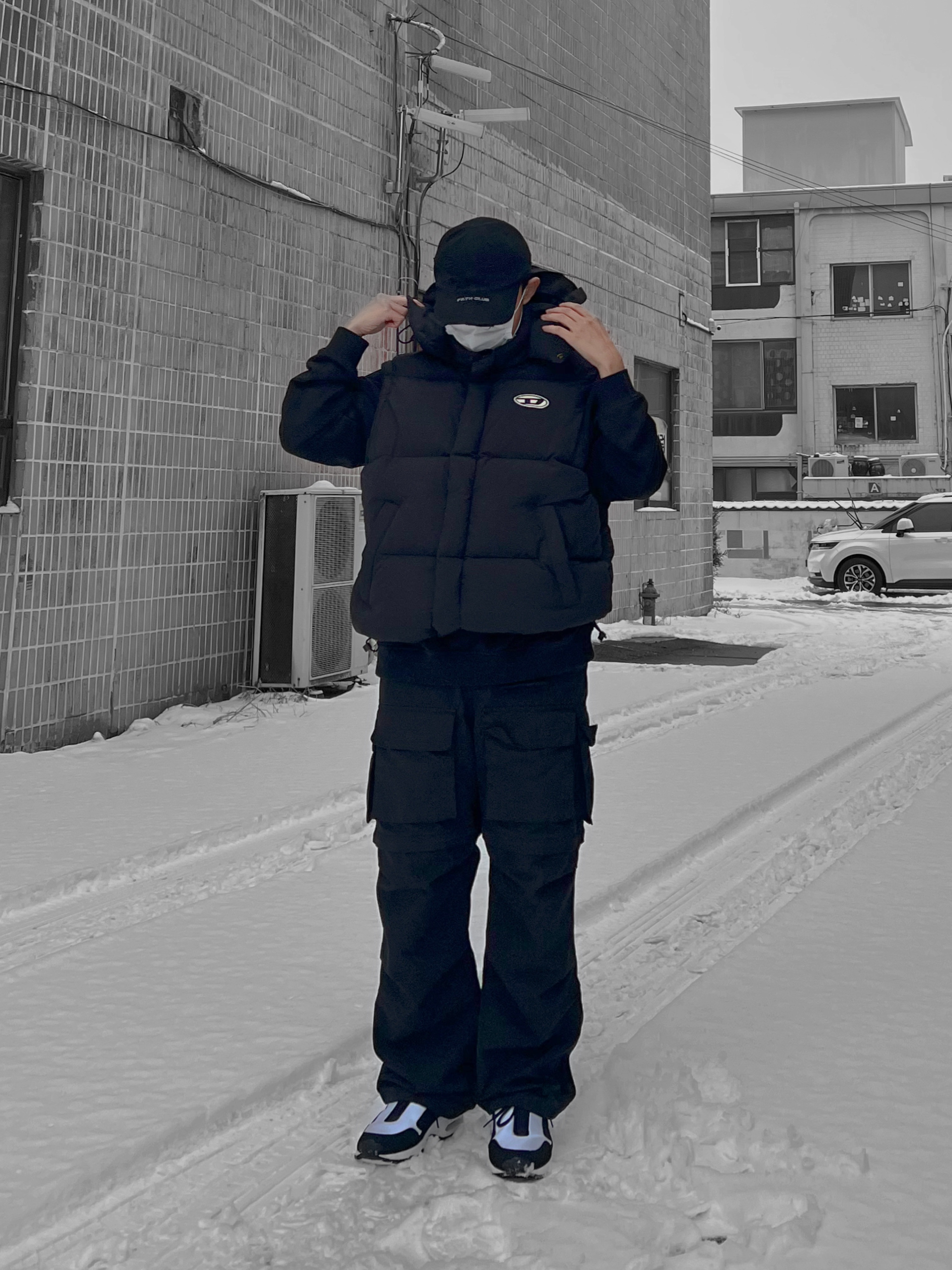 Diesel Polygiene Viraloff Rolf Real Down Vest Black, Nike x Comme des Garcons Homme Plus Air Max Sunder SP White Black 착용 스타일 - 2