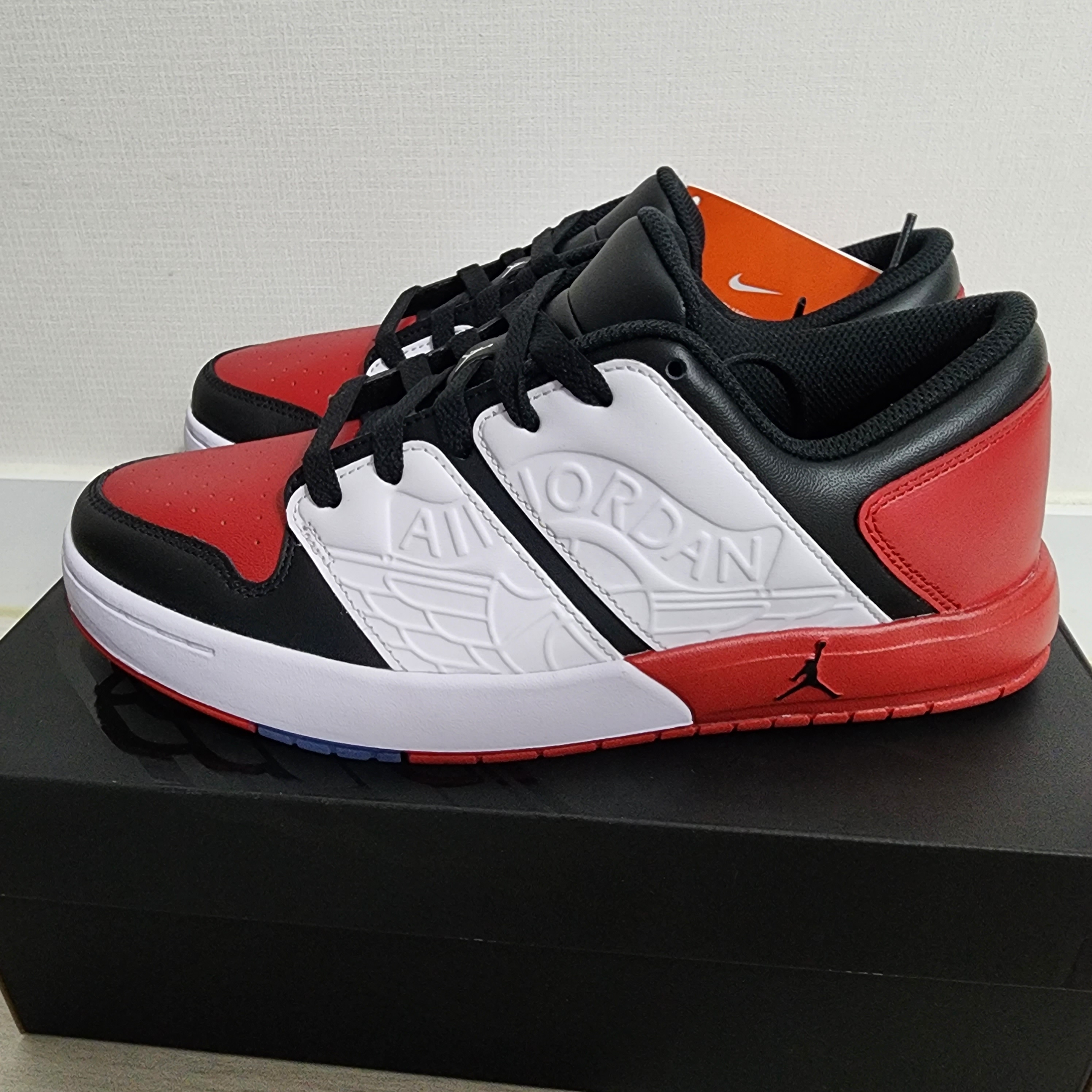 Jordan Nu Retro 1 Low Varsity Red 착용 스타일 - 1