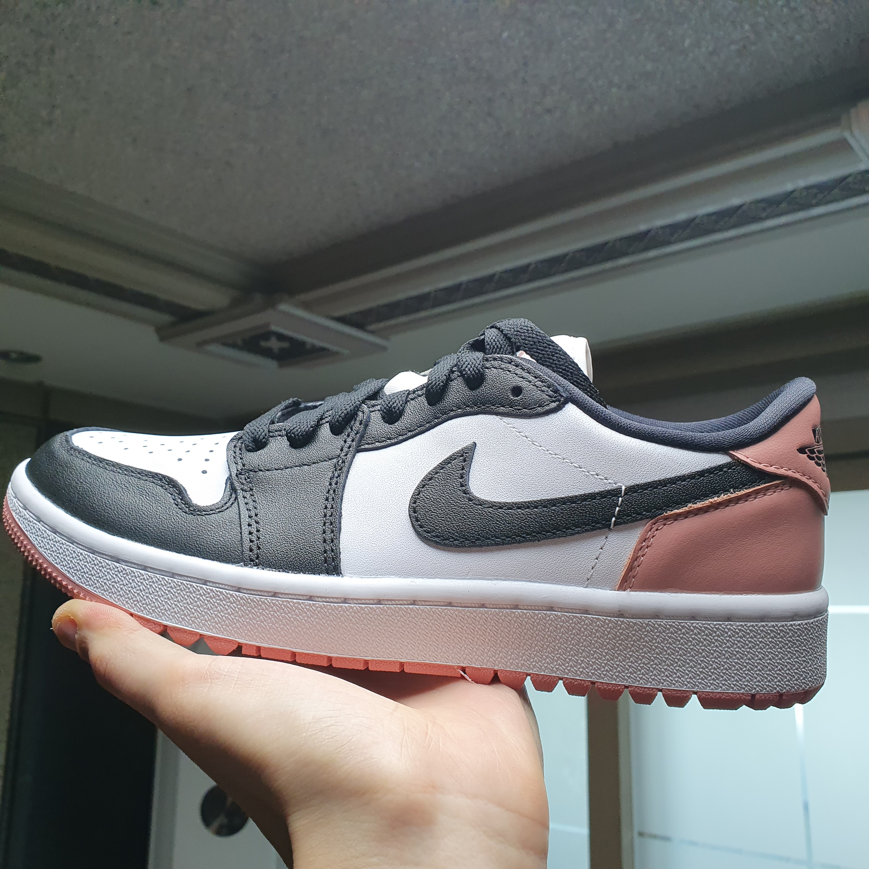 Jordan 1 Low Golf Rust Pink 착용 스타일 - 1