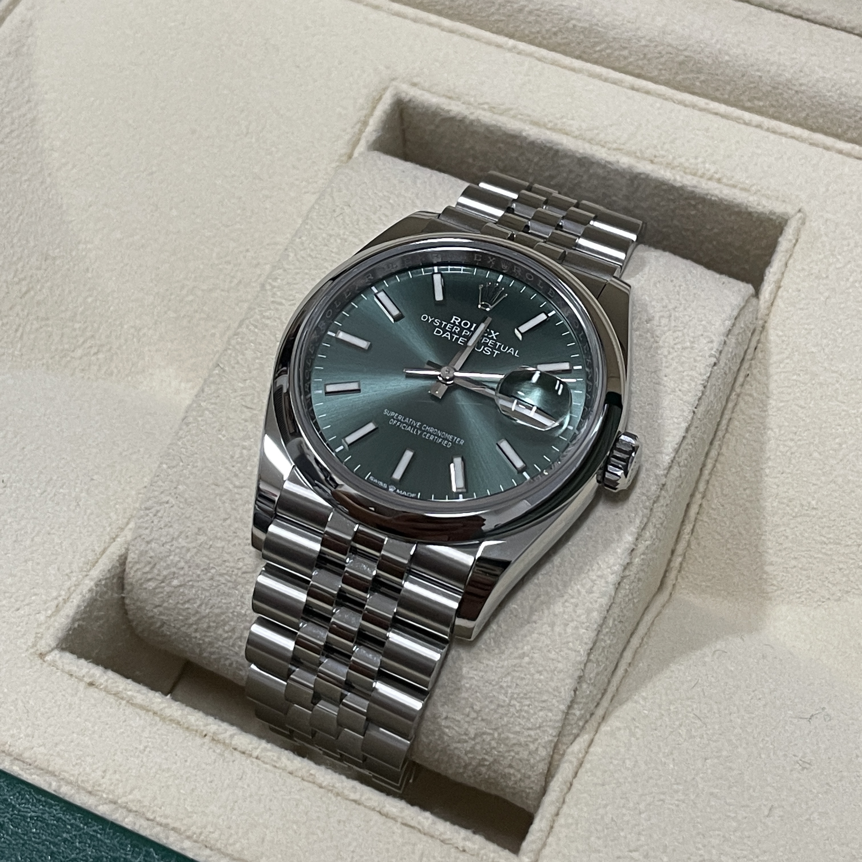 Rolex Datejust 36mm 126200 Mint Green Jubilee 착용 스타일