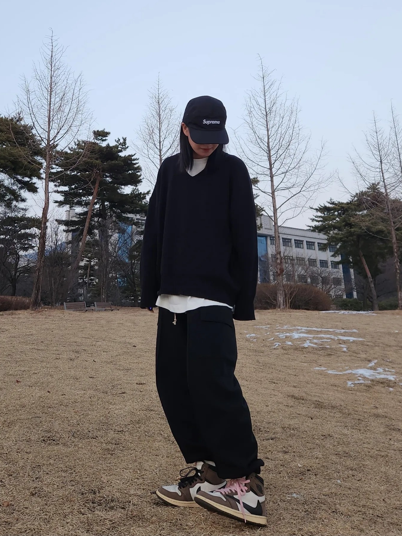 Supreme Waxed Cotton Camp Cap Black - 21FW, Jordan 1 x Travis Scott Retro High OG SP Mocha 착용 스타일 - 1