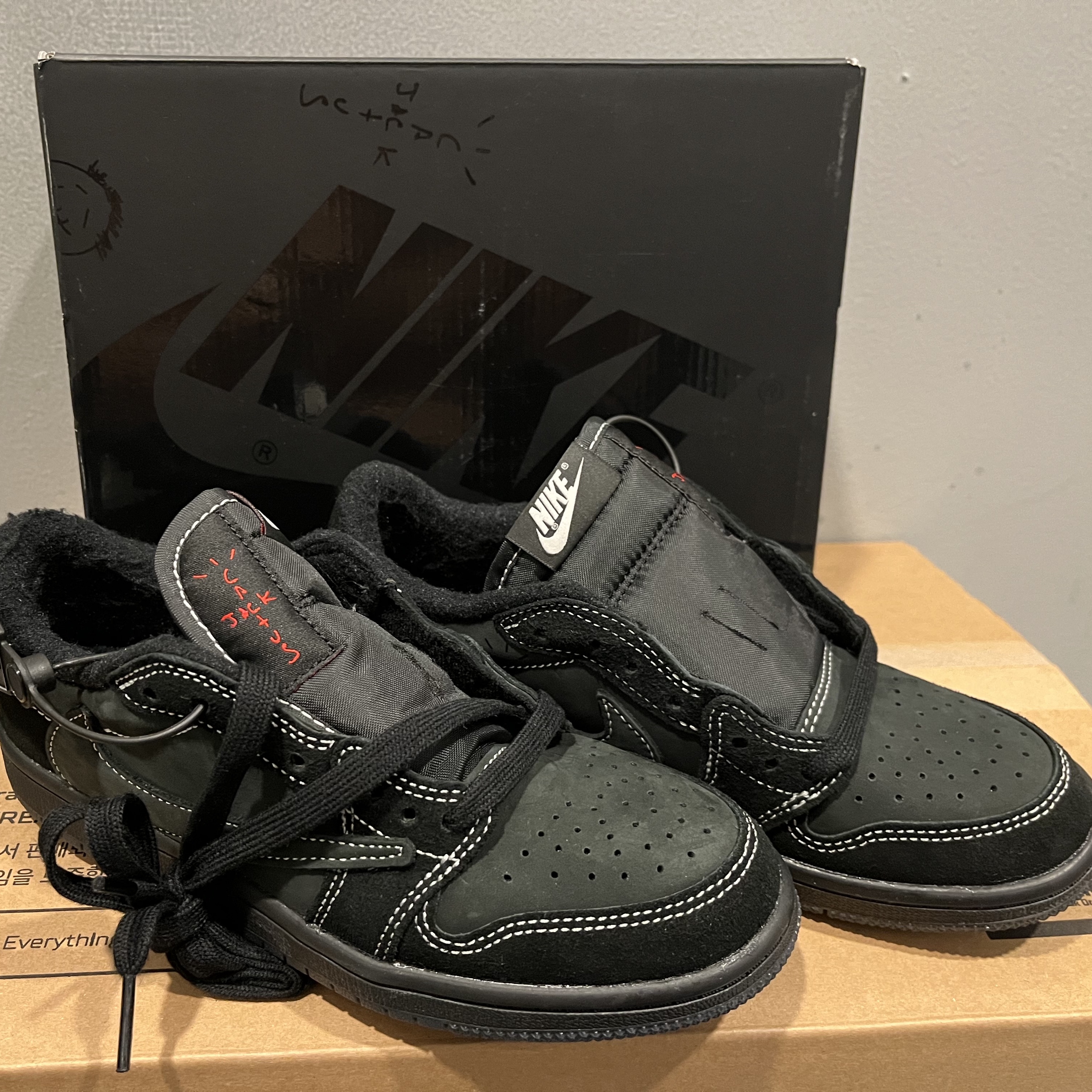 (PS) Jordan 1 x Travis Scott Retro Low OG SP Black Phantom 착용 스타일 - 2