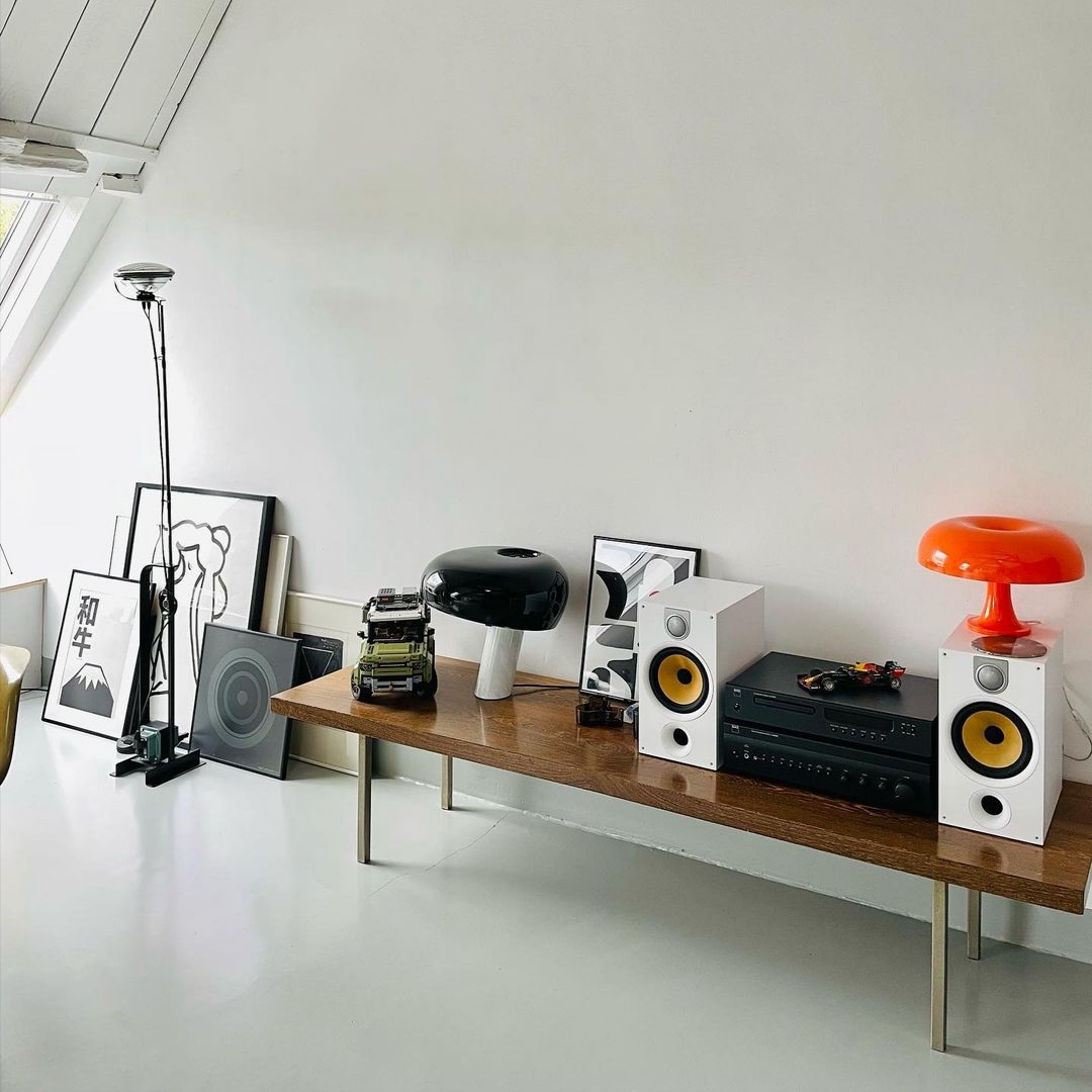Artemide Nessino Orange, Flos Snoopy Black 착용 스타일