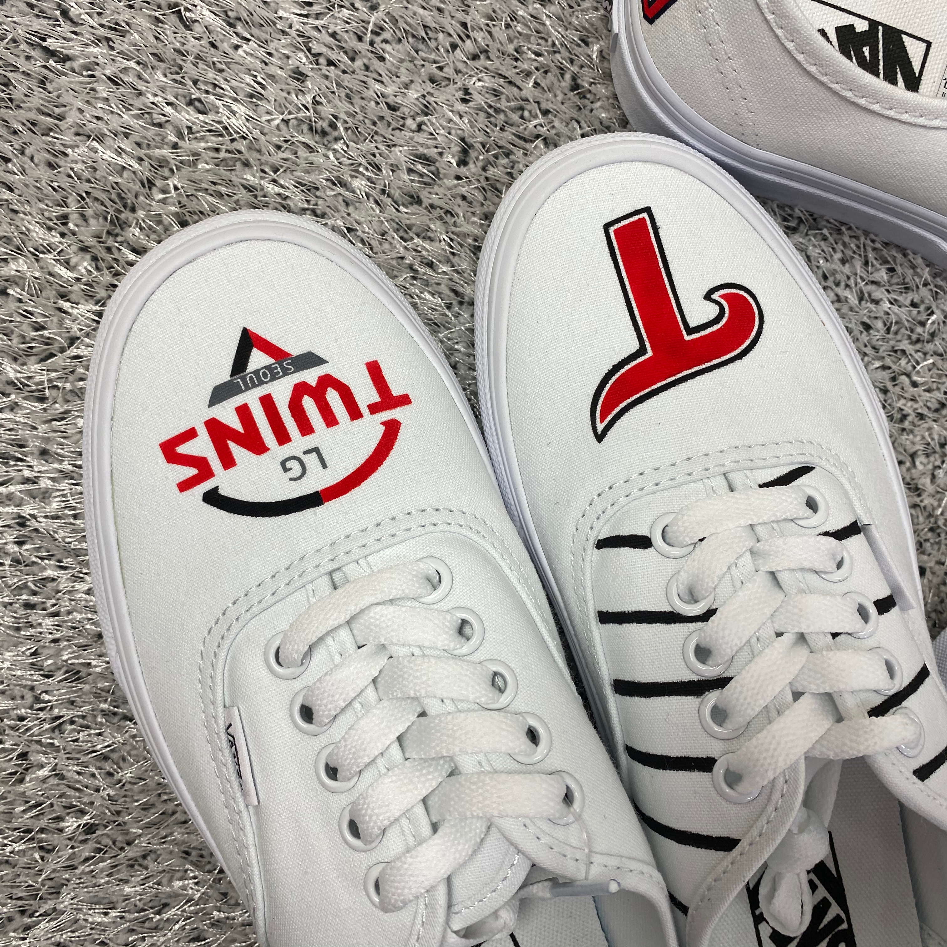 Vans Vault OG Authentic LX Black, Vans Vault OG Authentic LX Red 착용 스타일 - 4