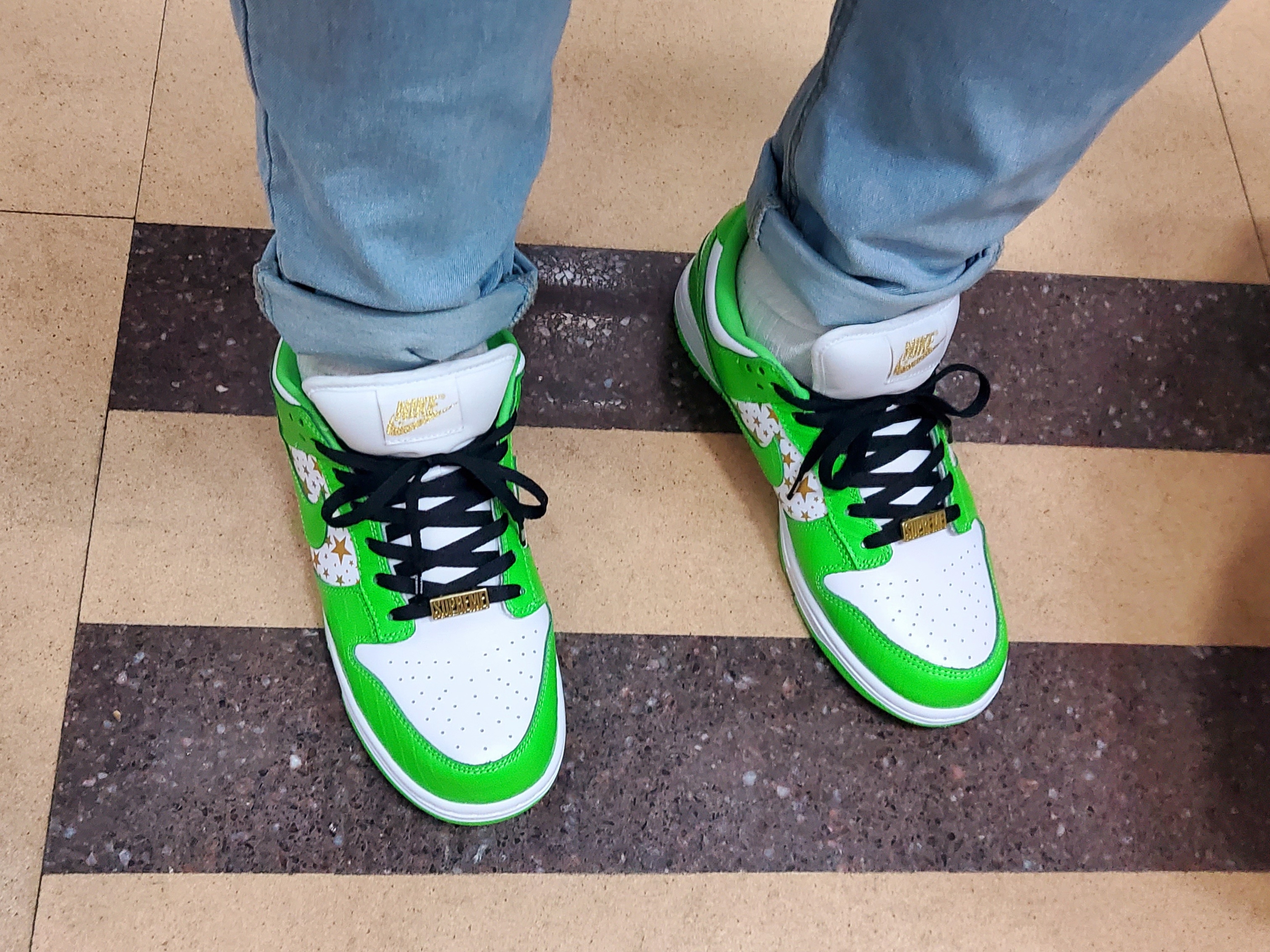 Nike x Supreme SB Dunk Low Mean Green 착용 스타일 - 3