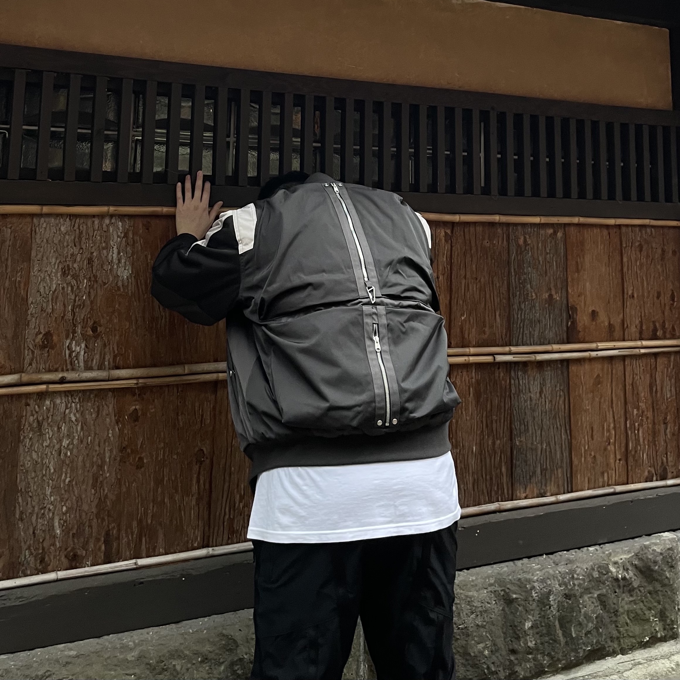 Undermycar Wani Kame Multi Block Pocket Turtle Bomber Driftwood - 22FW, Undermycar Amsell Multi Taping Teeth Pants Raven - 22SS 착용 스타일 - 4