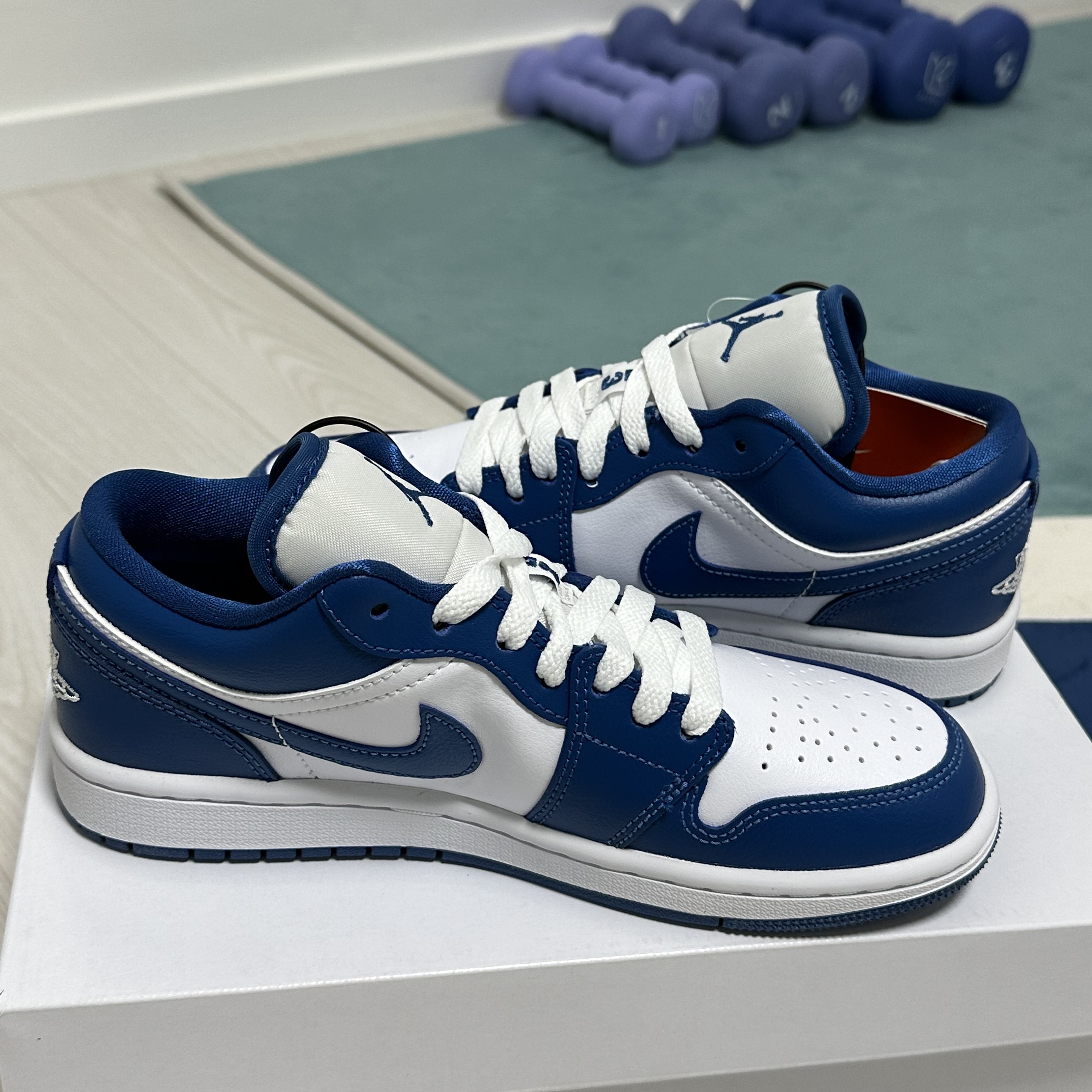 (W) Jordan 1 Low White Dark Marina Blue 착용 스타일