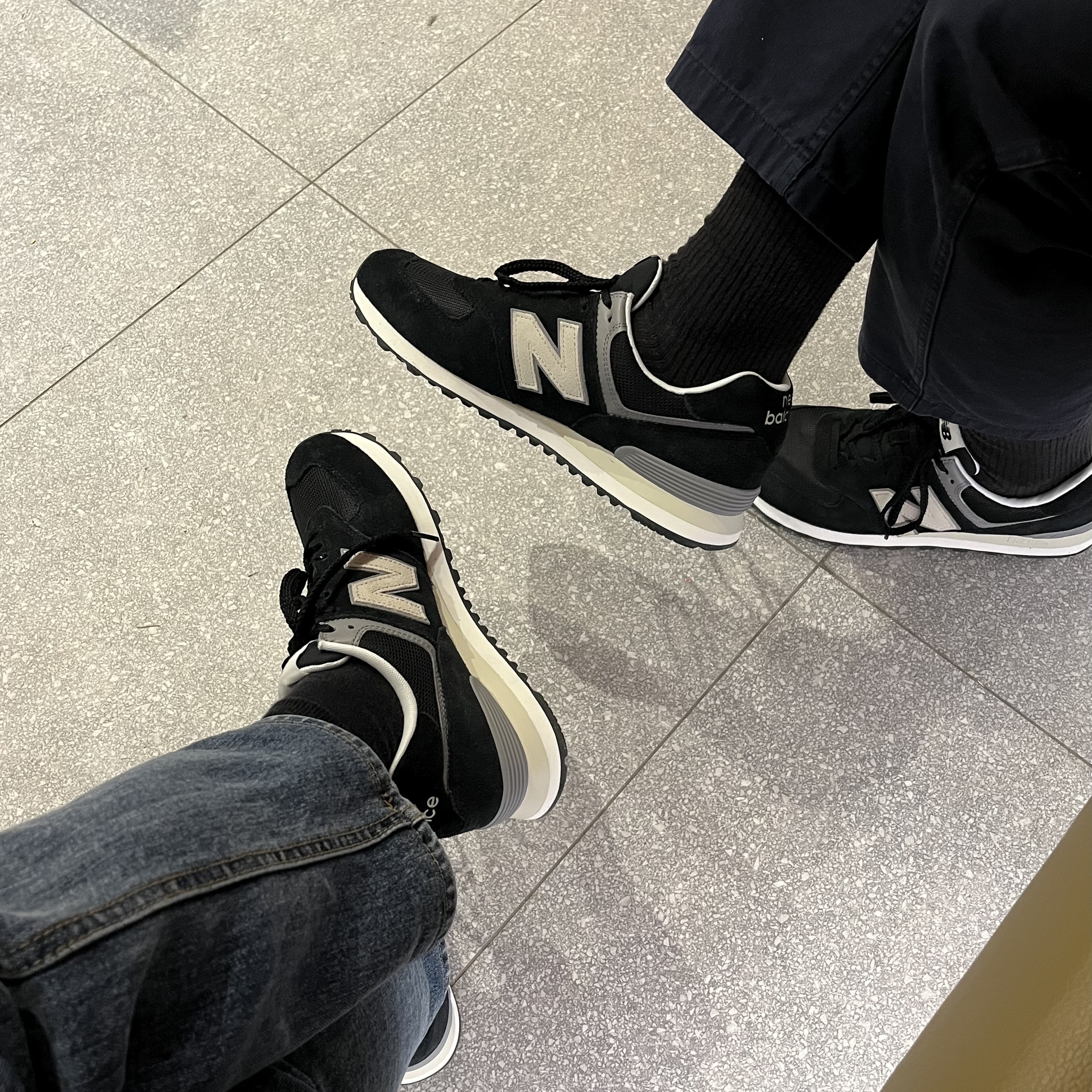 New Balance 574 Classics Reimagined Black, New Balance 574 Classics Reimagined Gray 착용 스타일 - 4