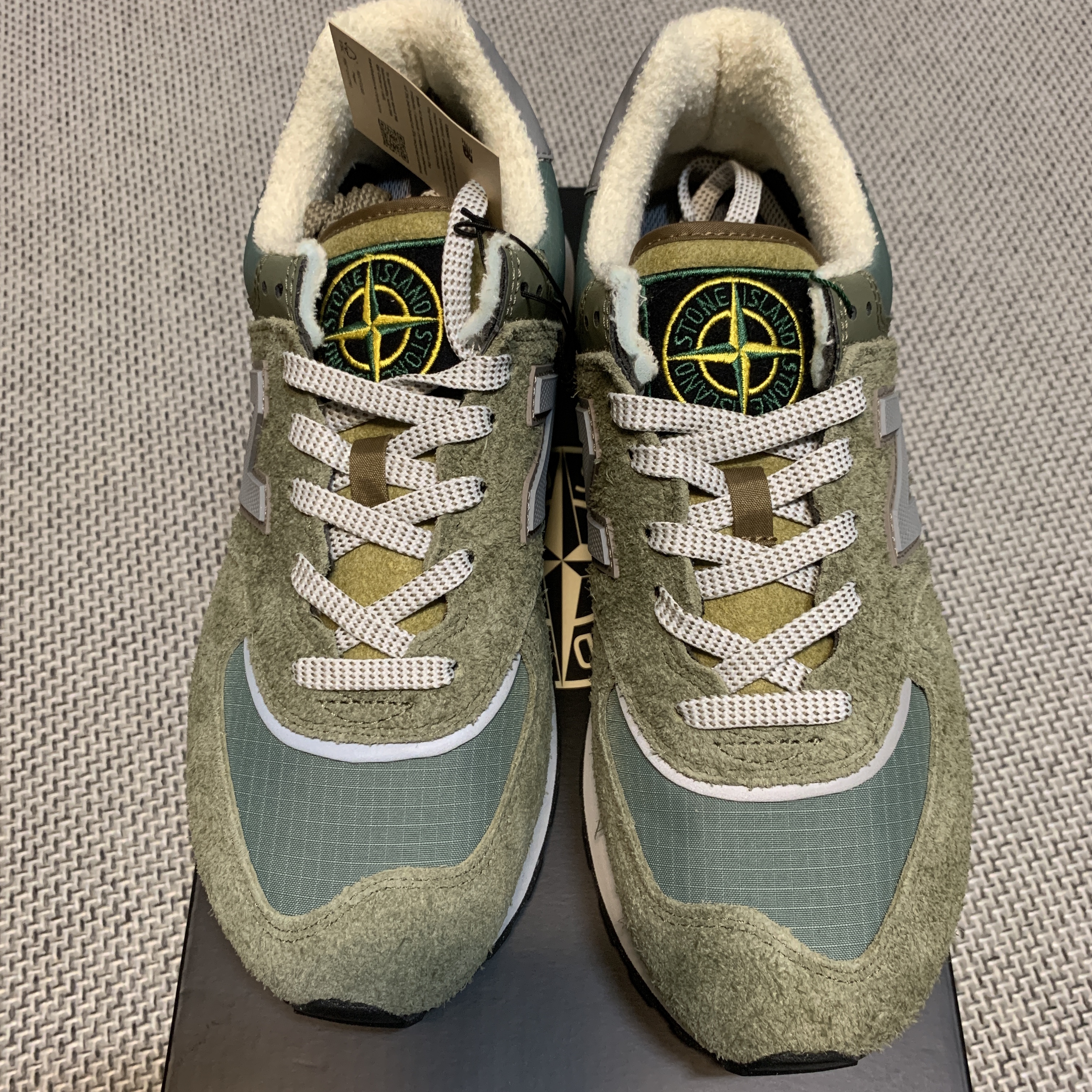 New Balance x Stone Island 574 Legacy Green 착용 스타일 - 2