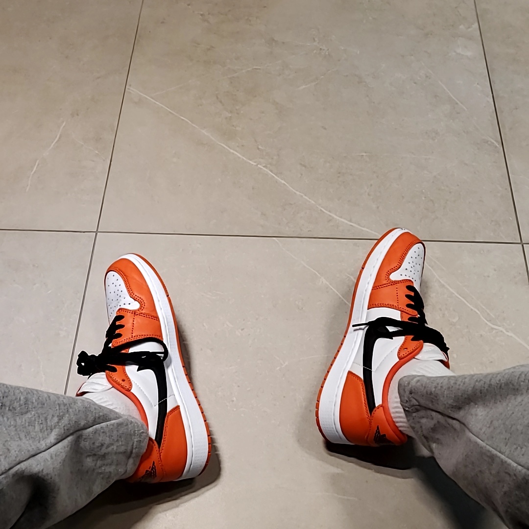 Jordan 1 Low OG Starfish 착용 스타일
