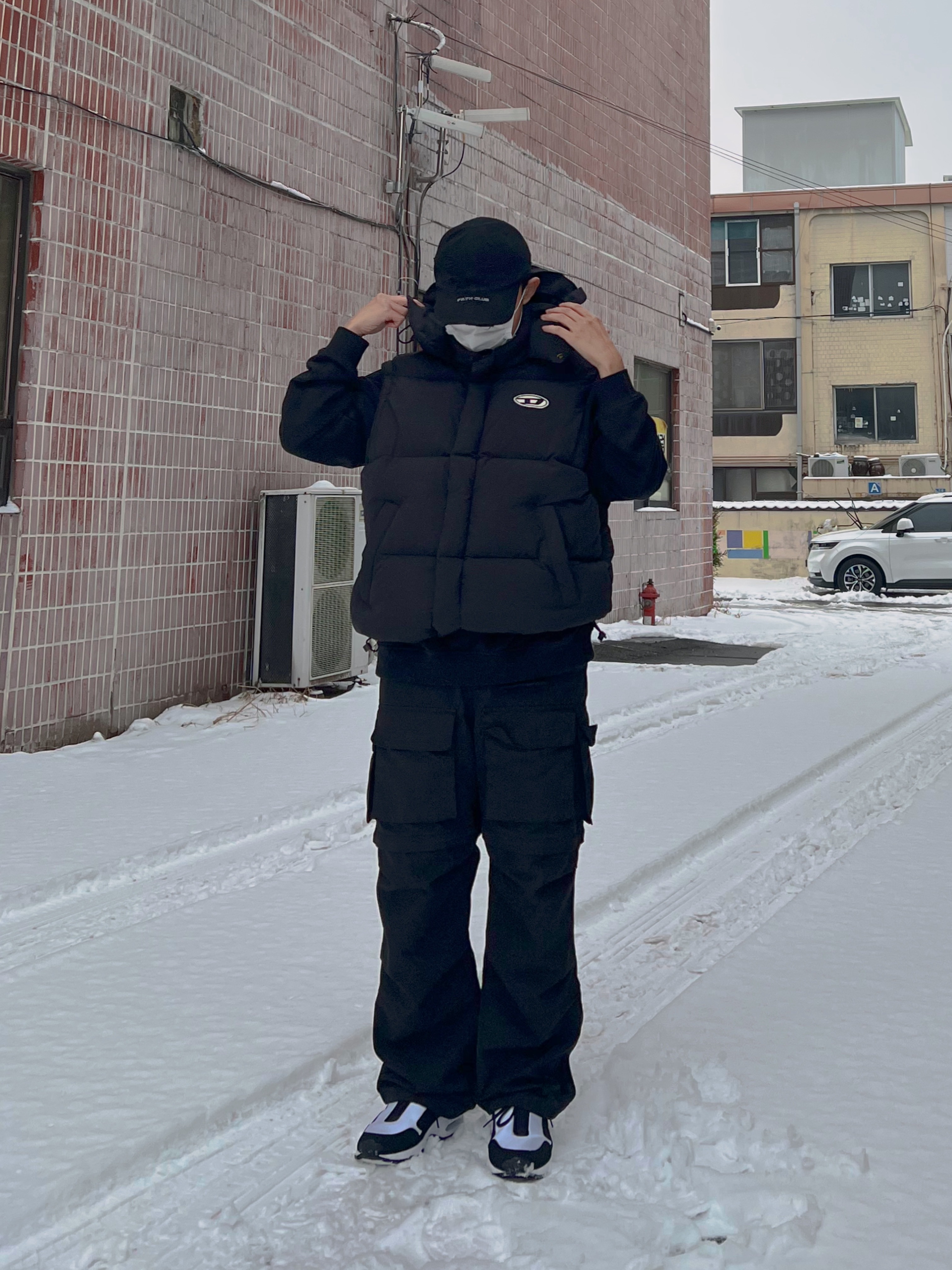 Diesel Polygiene Viraloff Rolf Real Down Vest Black, Nike x Comme des Garcons Homme Plus Air Max Sunder SP White Black 착용 스타일 - 1