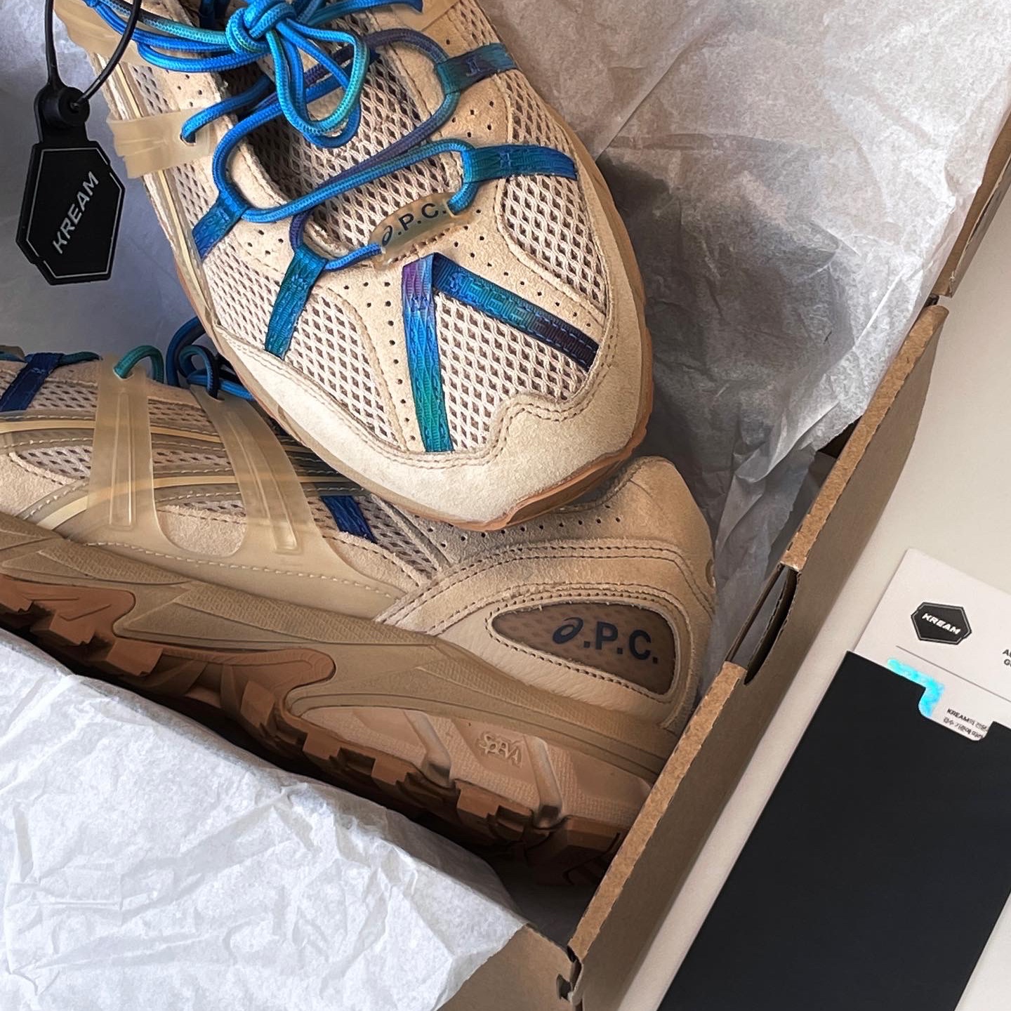Asics x A.P.C. Gel-Sonoma 15-50 Beige 착용 스타일 - 3