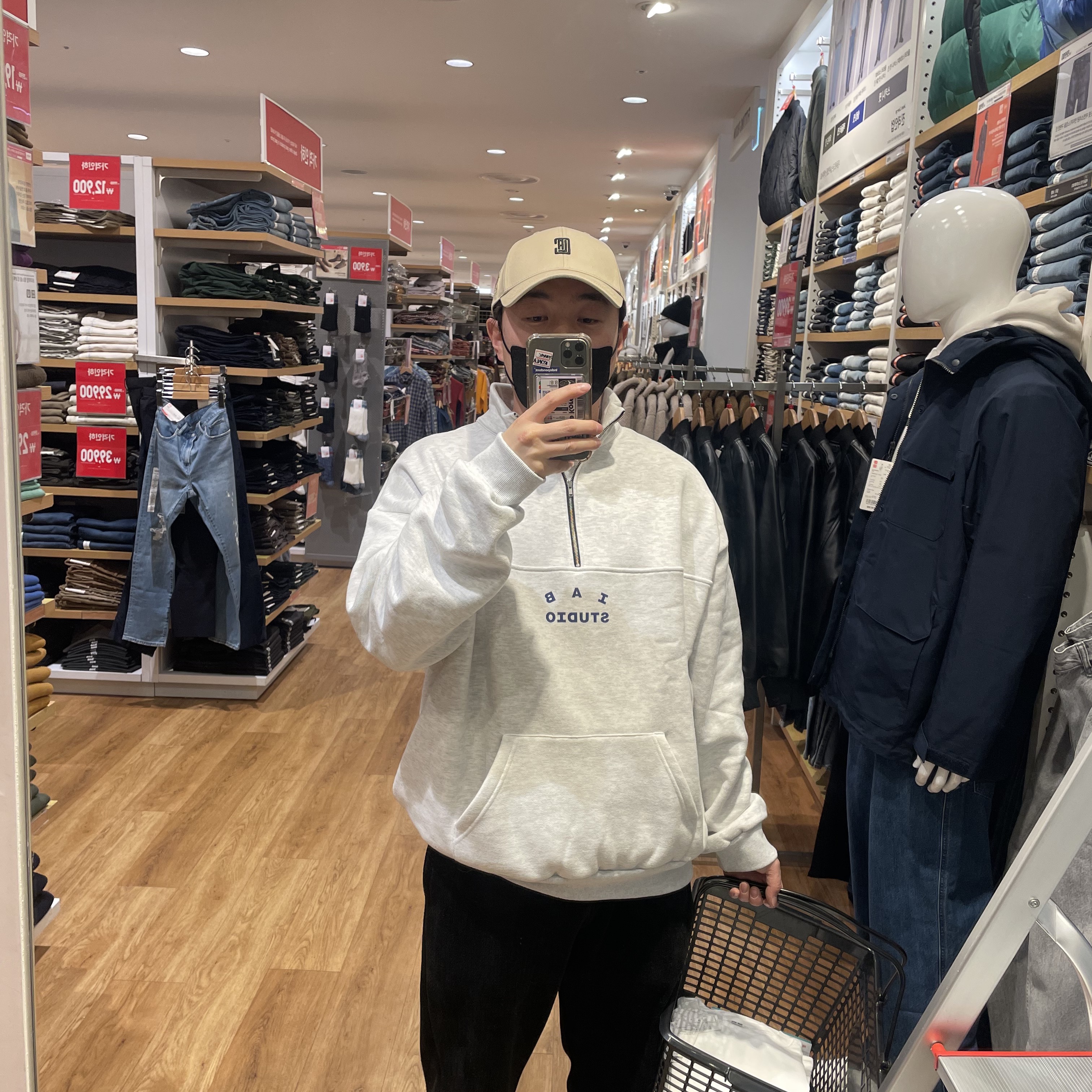 IAB Studio Half Zip Pullover Light Gray 착용 스타일 - 1