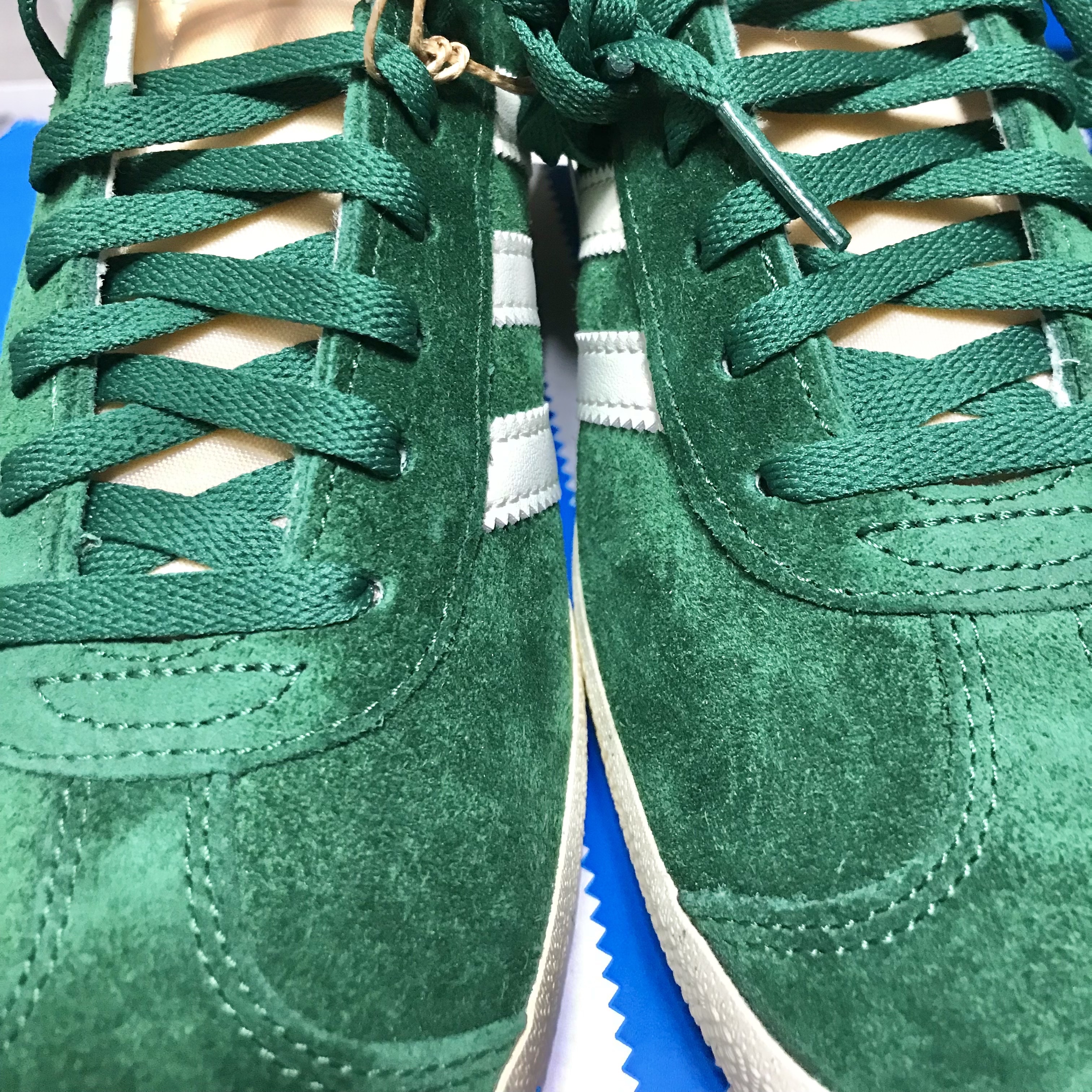 Adidas Gazelle Dark Green Cream White 착용 스타일 - 4