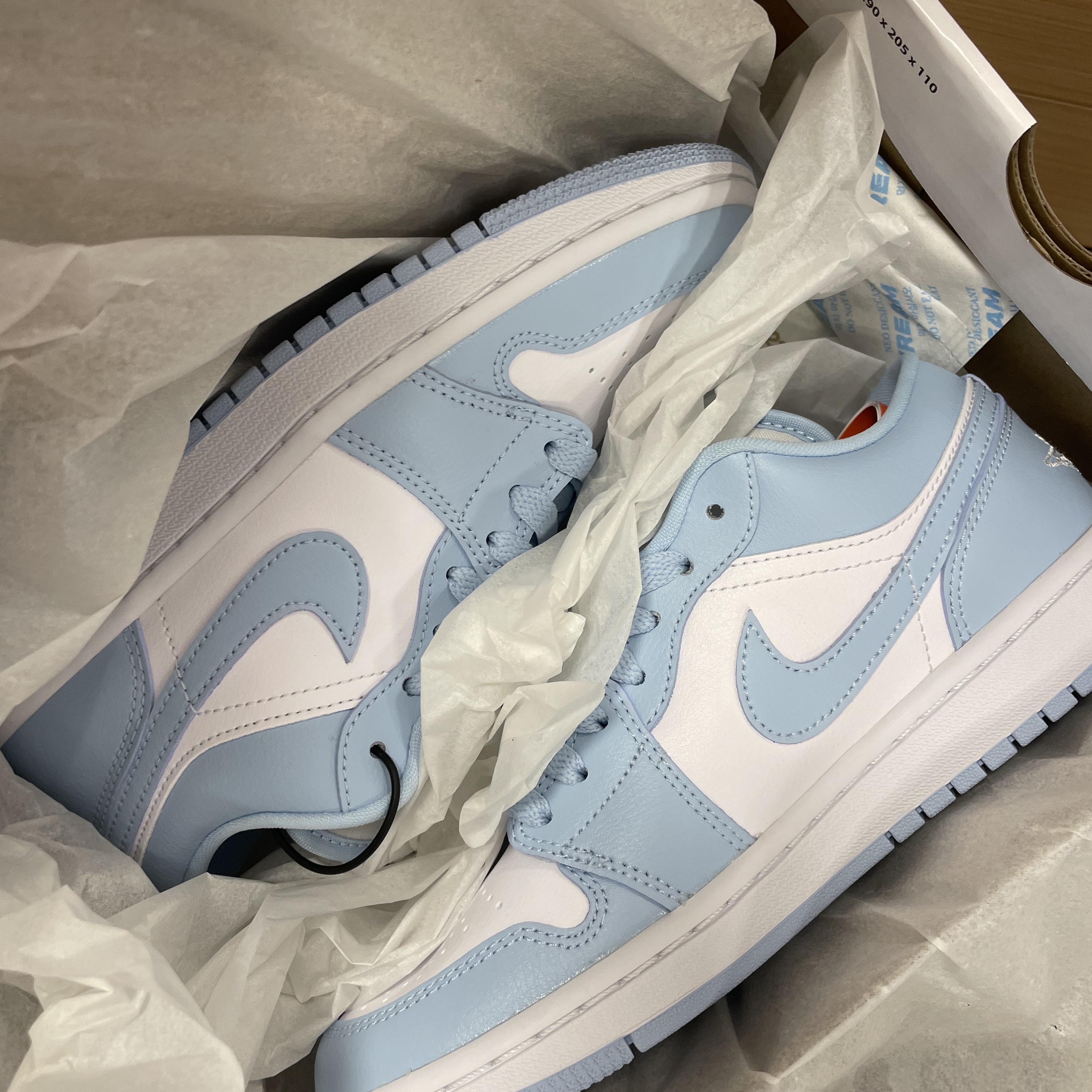 (W) Jordan 1 Low White Ice Blue 착용 스타일
