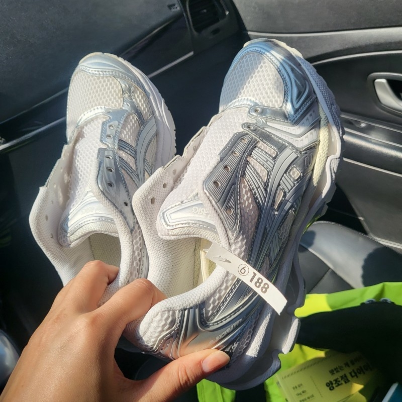 Asics x JJJJound Gel-Kayano 14 Silver White 착용 스타일 - 1