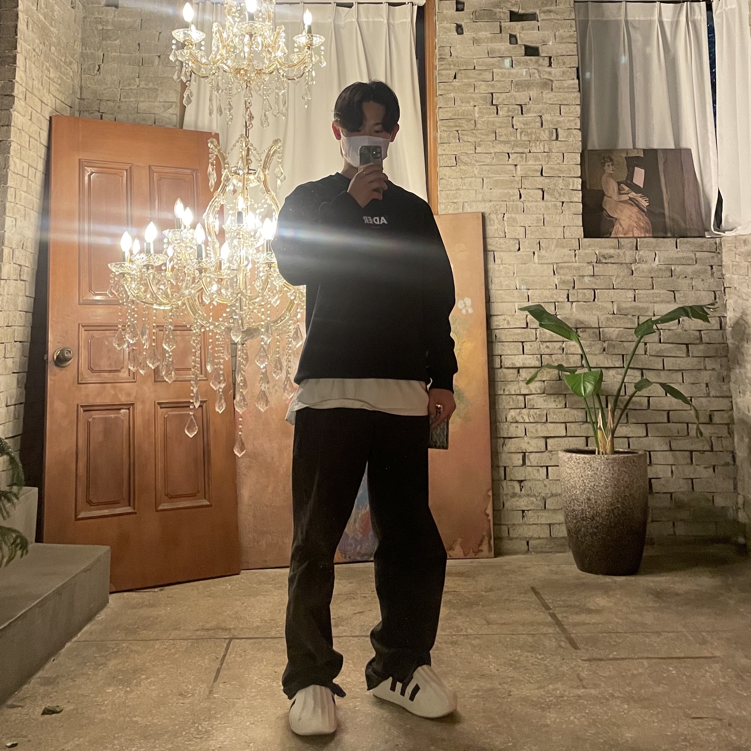 Adidas Adifom Superstar Core White, Zara x Ader Error Slit Jeans Black 착용 스타일