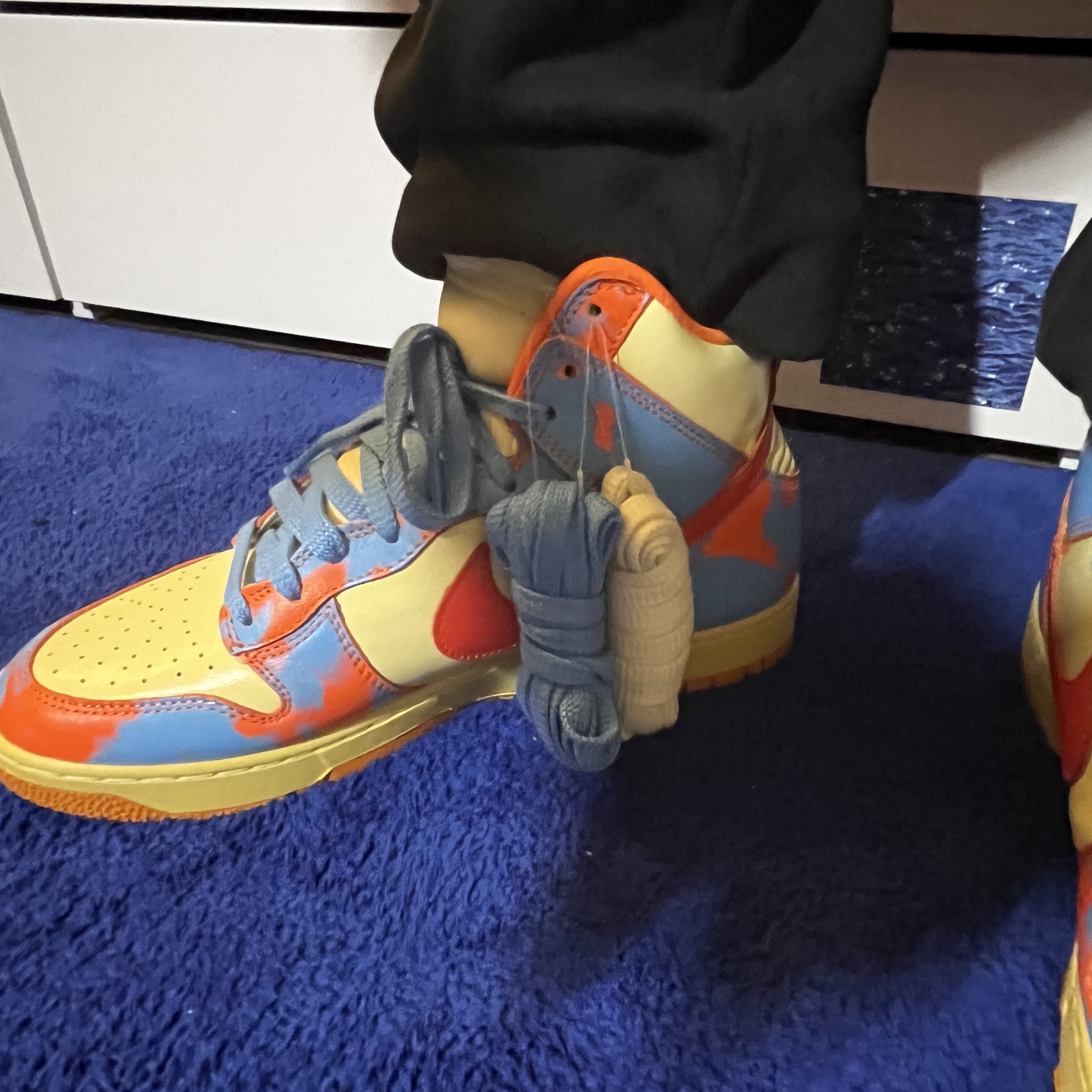 Nike Dunk High 1985 SP Orange Acid Wash 착용 스타일 - 2