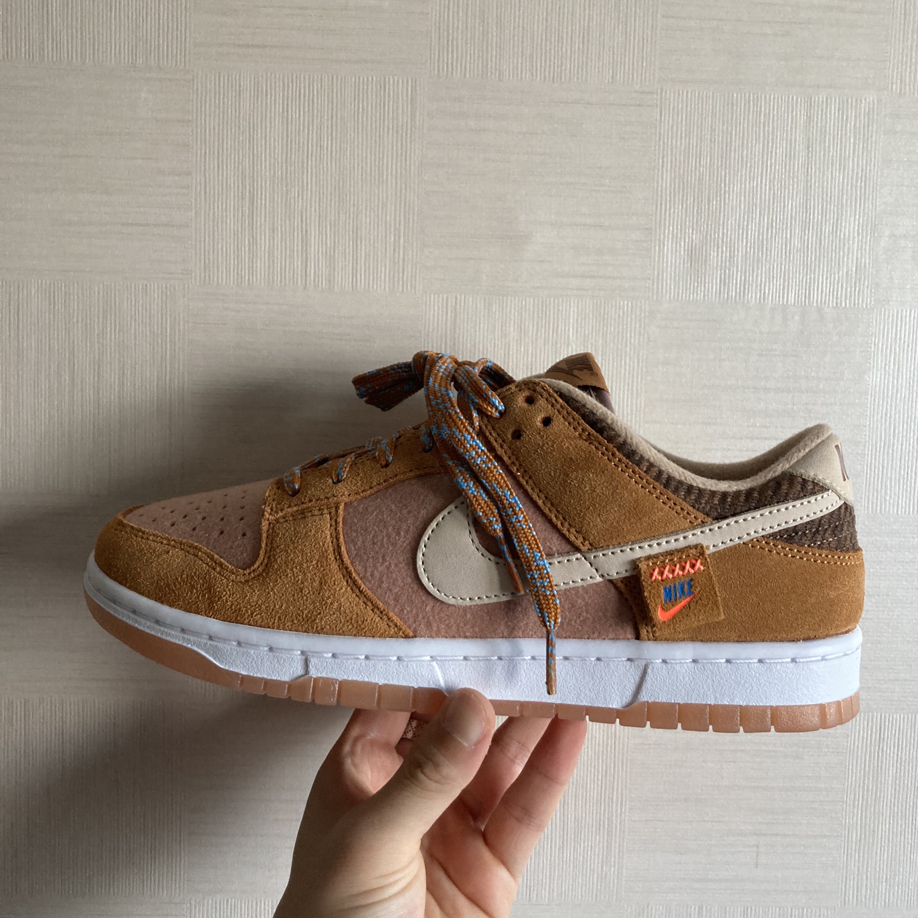 Nike Dunk Low SE Praline Desert Ochre 착용 스타일 - 3
