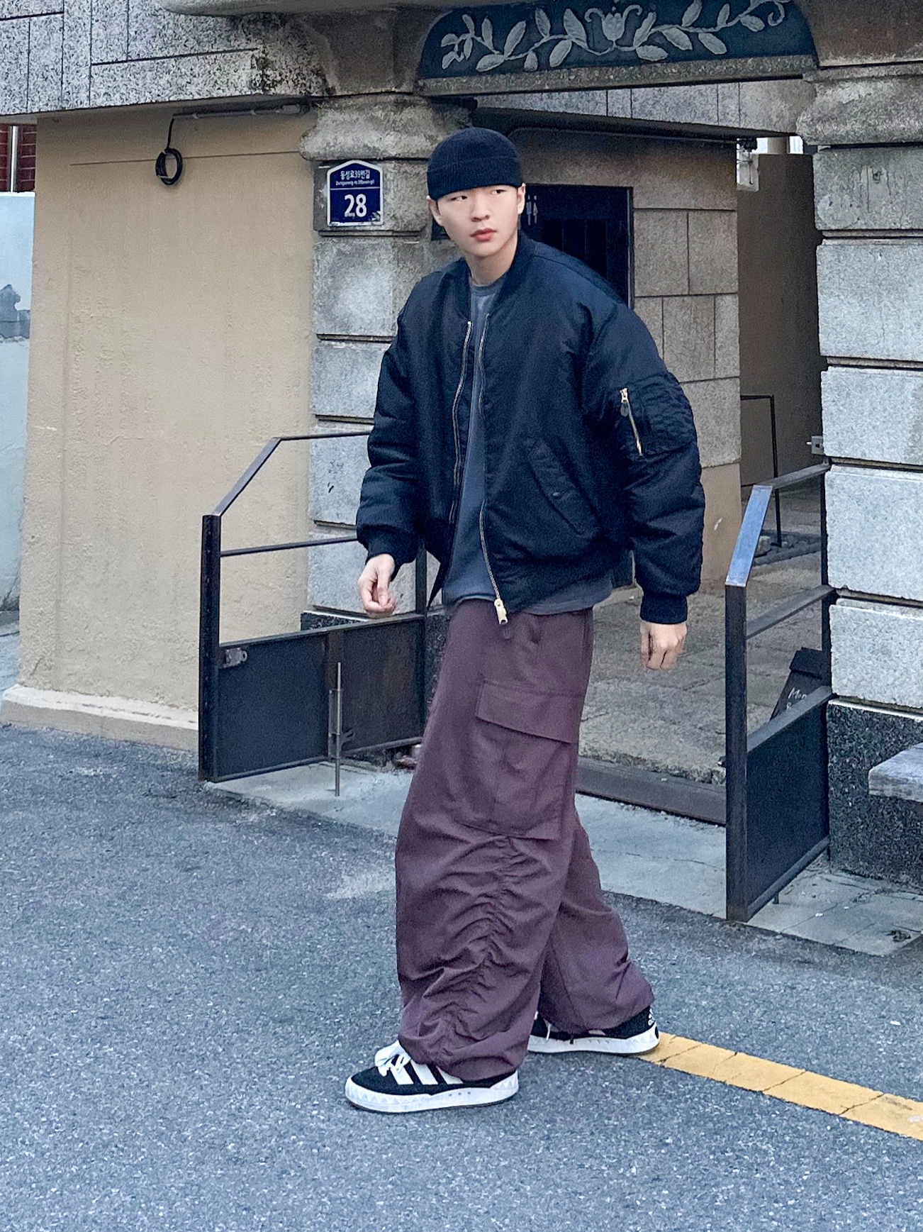 Adidas Adimatic Core Black 착용 스타일 - 3