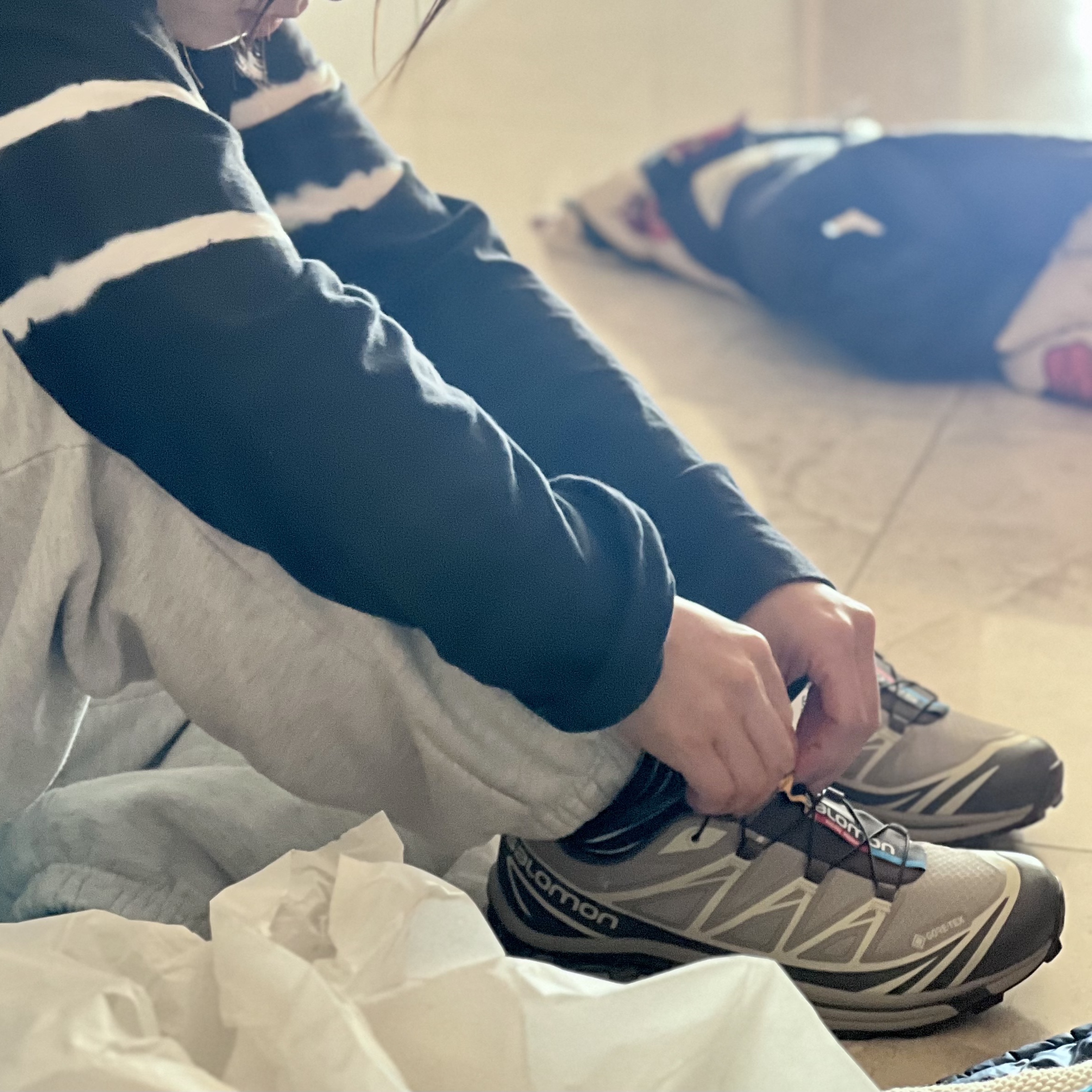 Salomon XT-6 Gore-Tex Vintage Khaki 착용 스타일