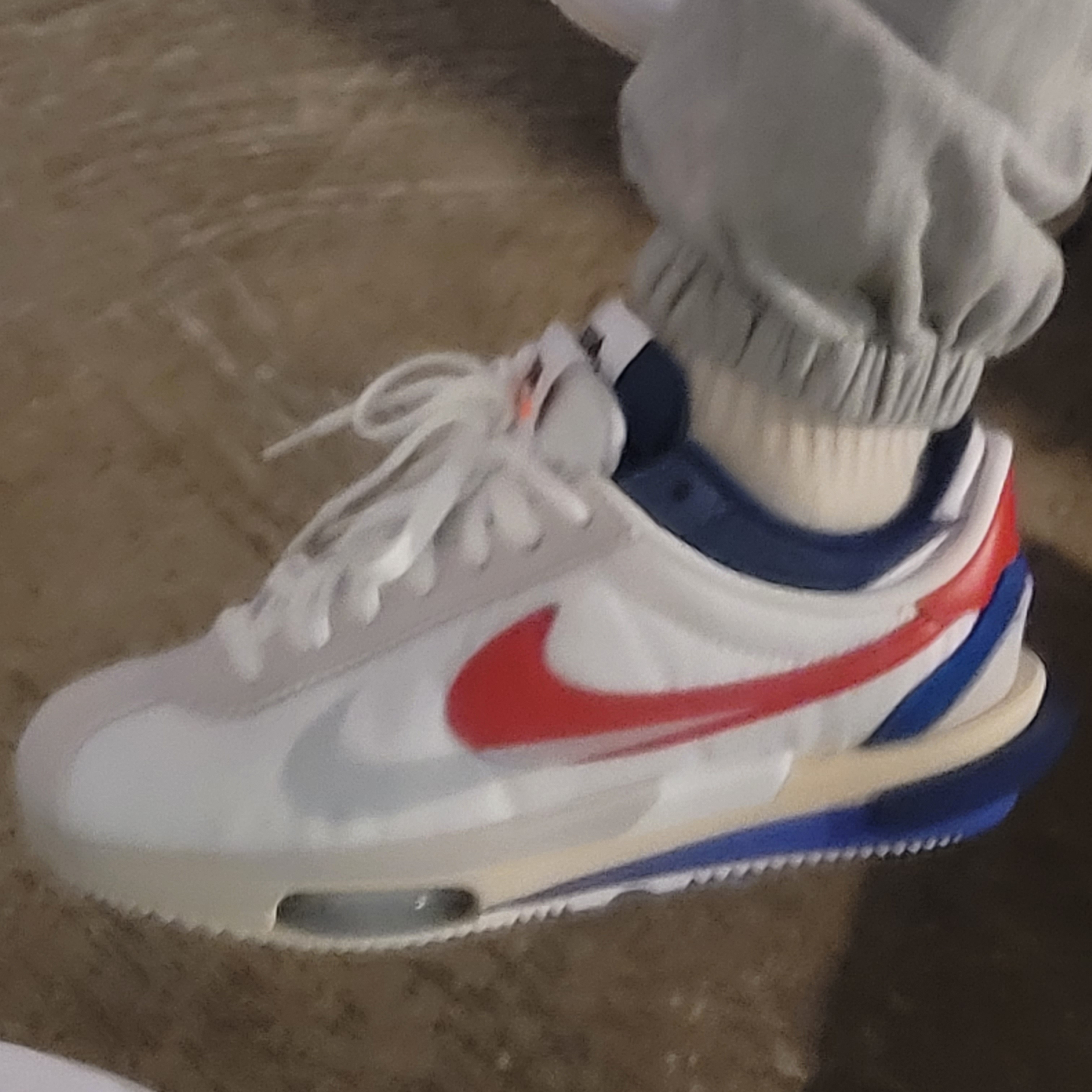 Nike x Sacai Zoom Cortez SP White and University Red 착용 스타일