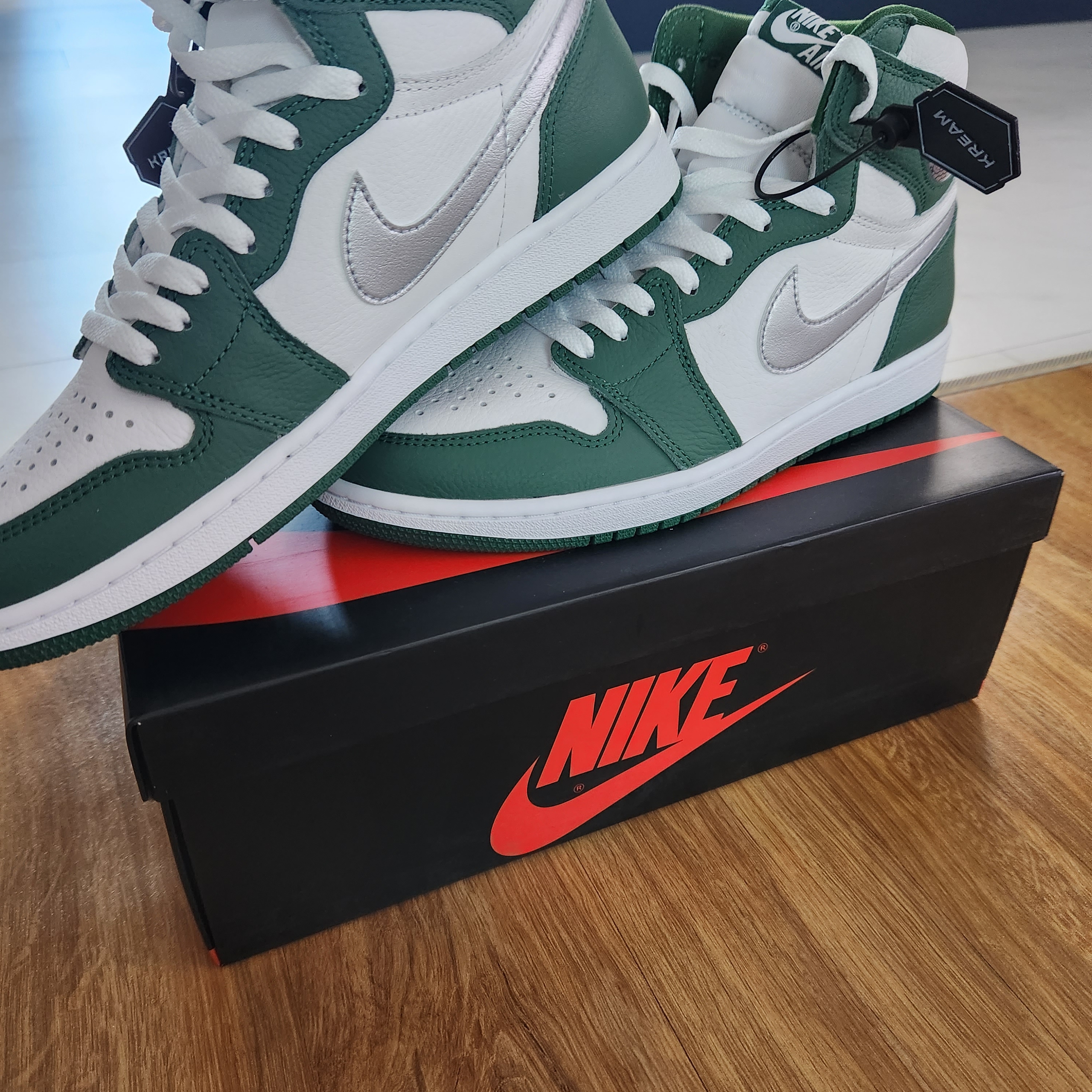 Jordan 1 Retro High OG Gorge Green 착용 스타일