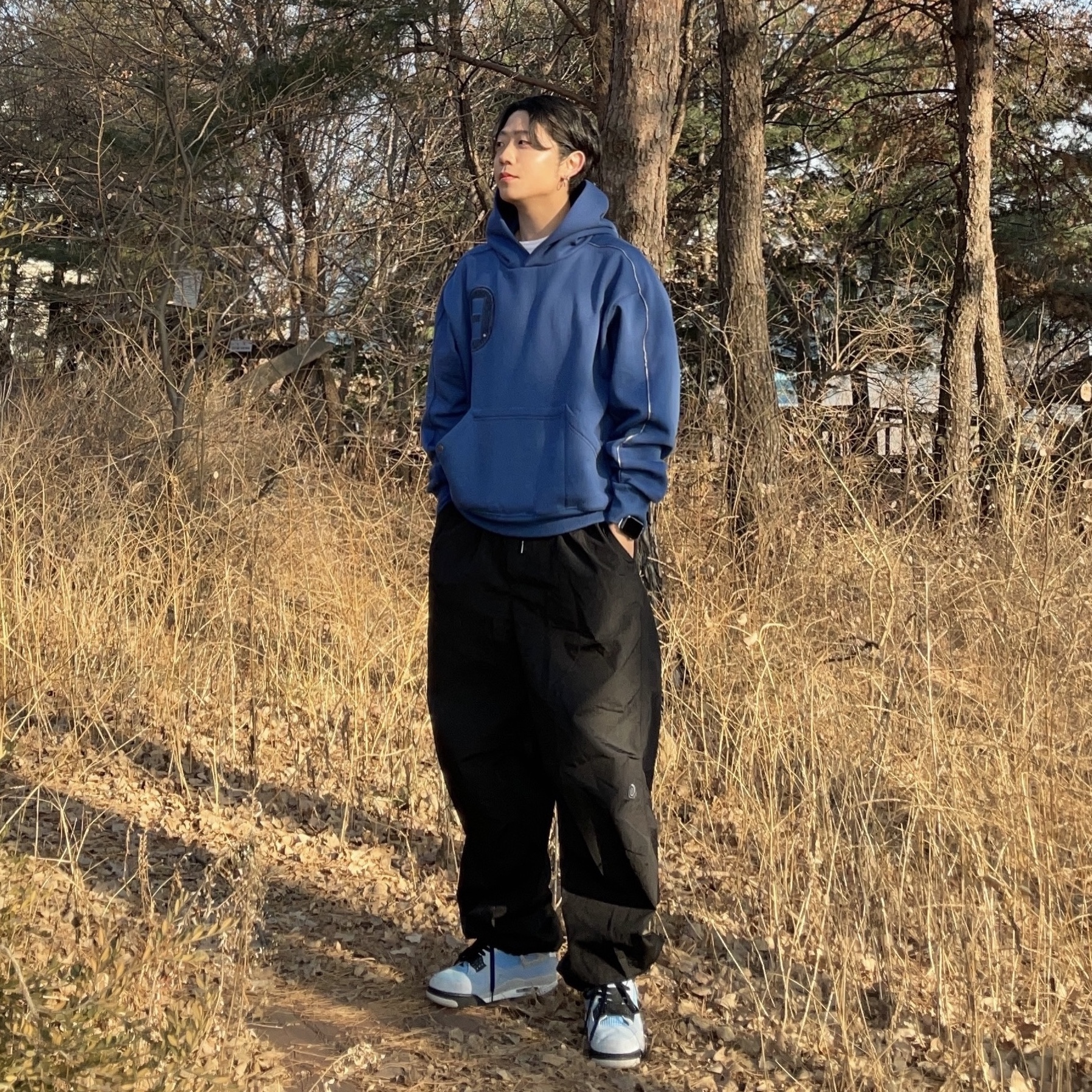 Jordan 4 Retro University Blue 착용 스타일 - 1