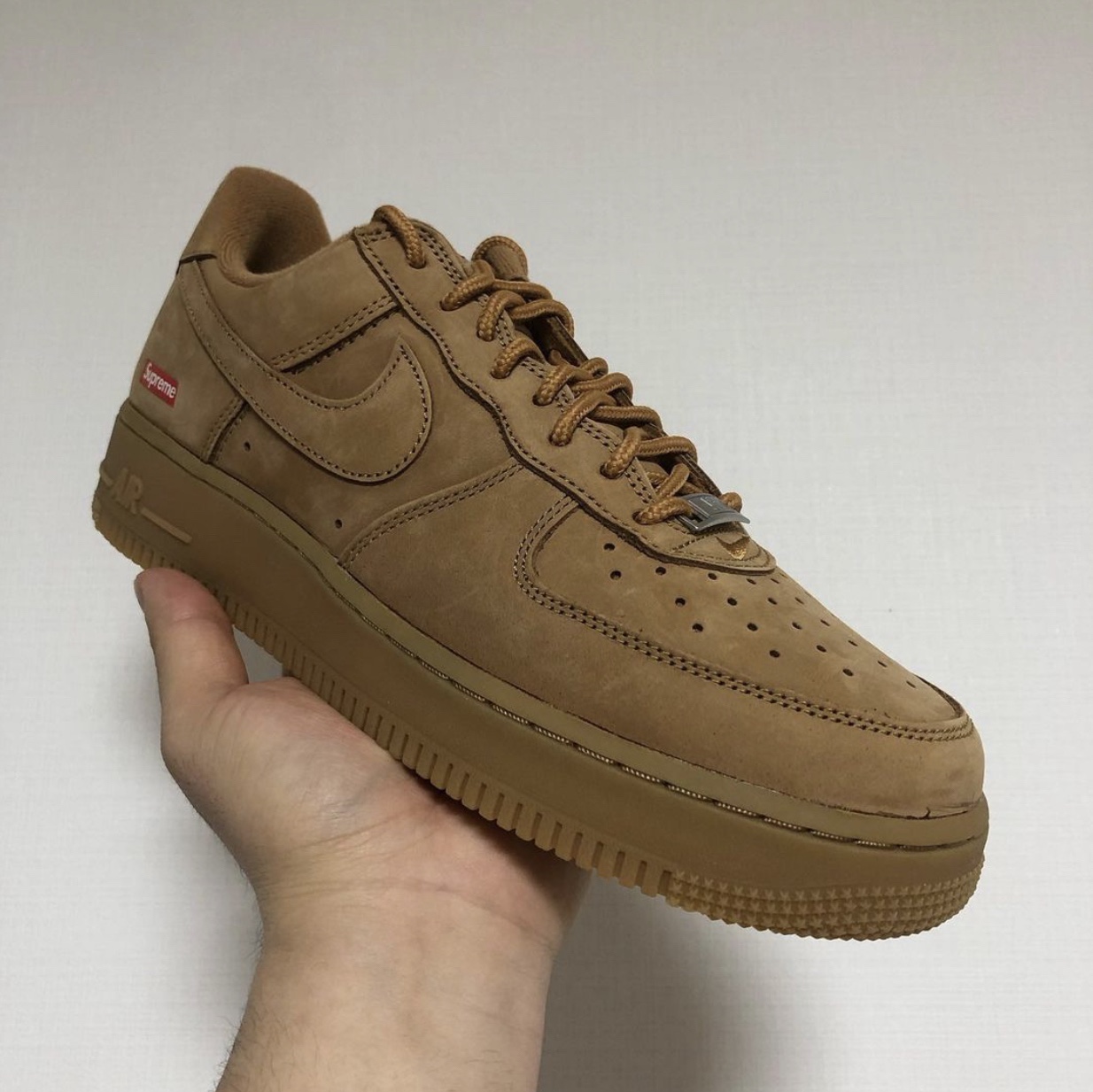 Nike x Supreme Air Force 1 Low Flax 착용 스타일