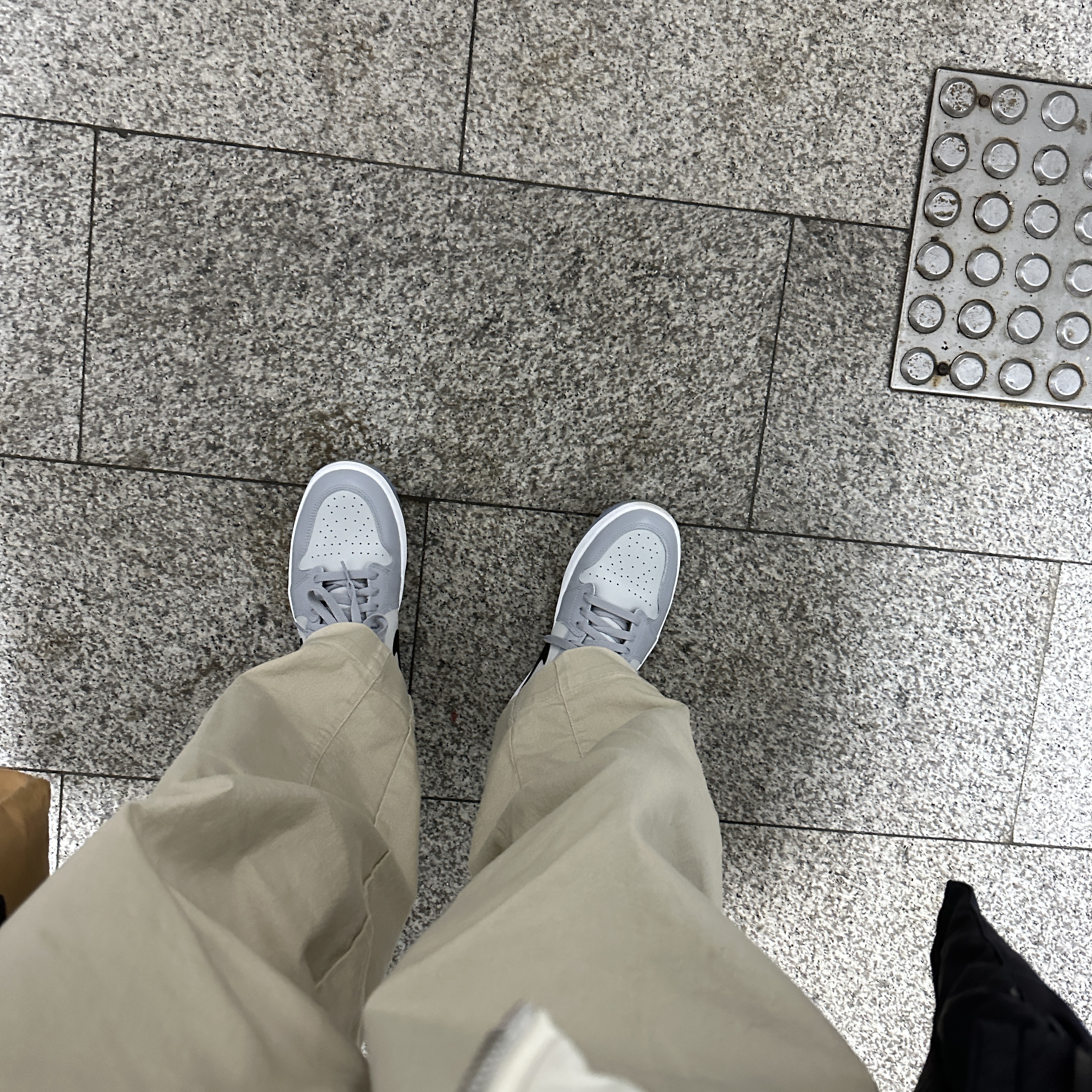 Jordan 1 Low Golf Wolf Grey 착용 스타일