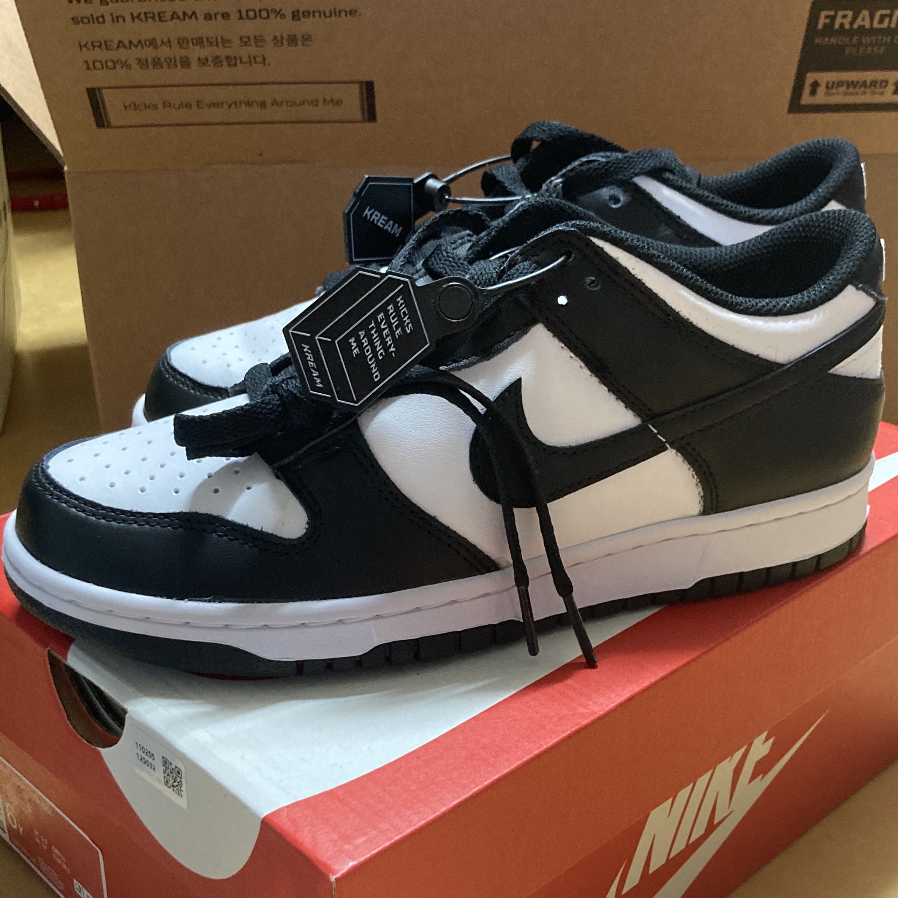 (GS) Nike Dunk Low Black 착용 스타일