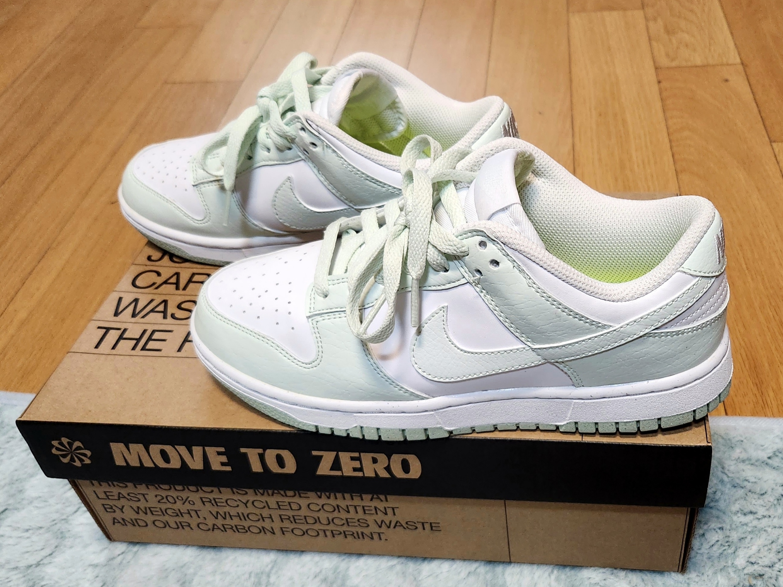 (W) Nike Dunk Low Next Nature Barely Green and White 착용 스타일