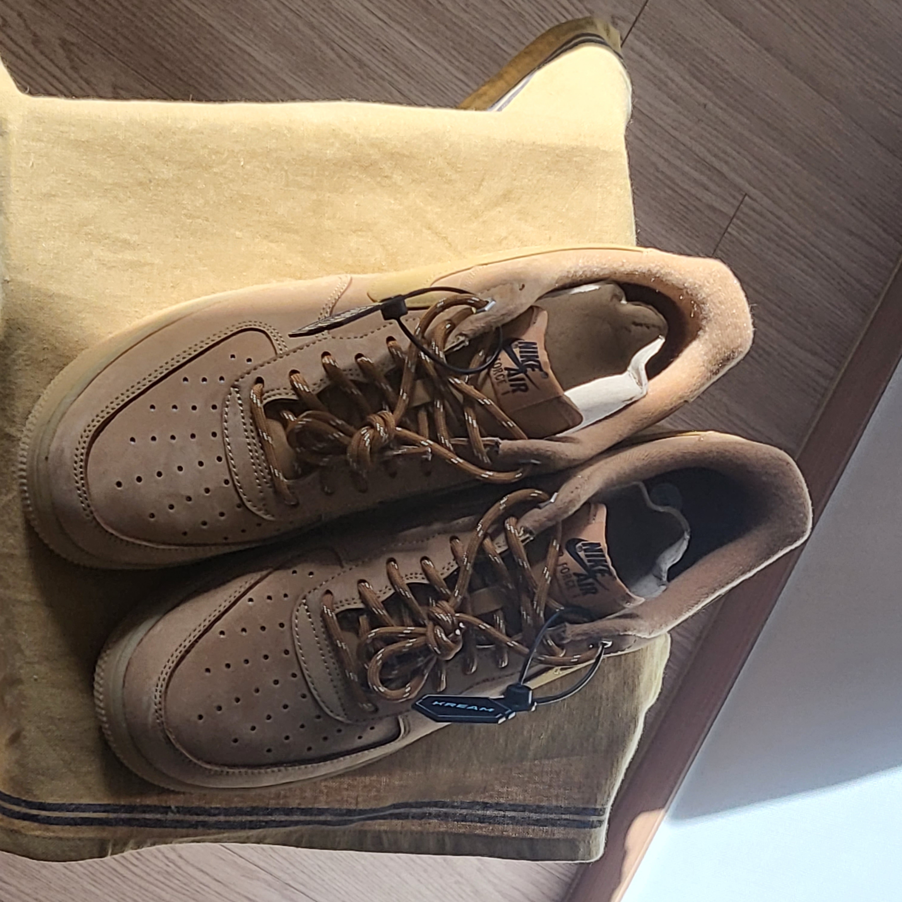 Nike Air Force 1 '07 WB Flax 착용 스타일 - 2
