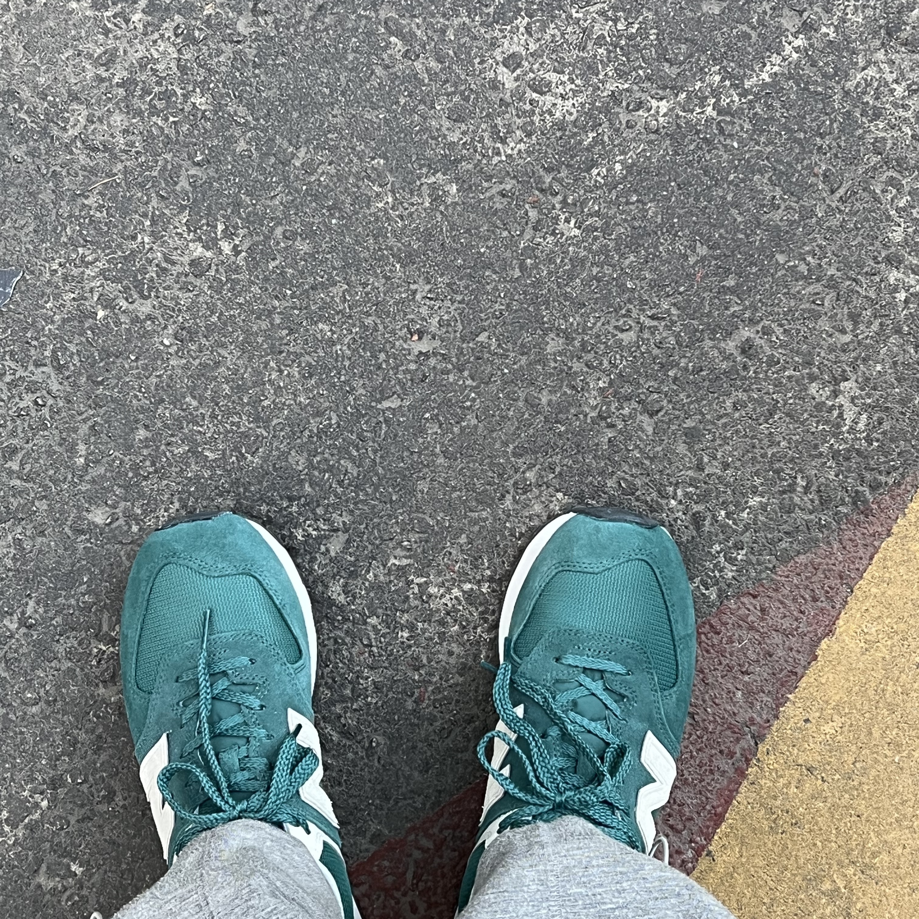New Balance 574 Classics Reimagined Green 착용 스타일 - 2