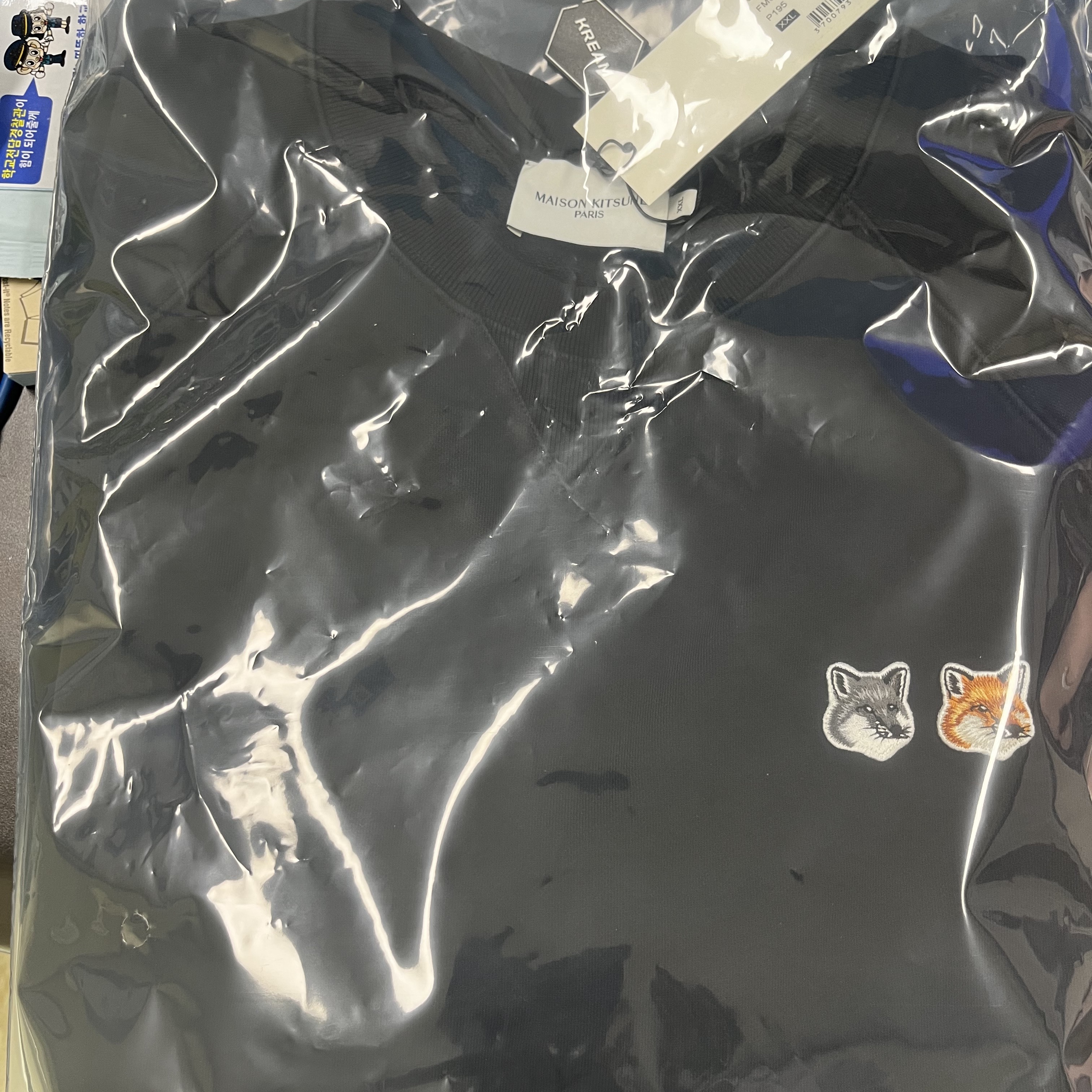 Maison Kitsune Double Fox Head Patch Classic Sweatshirt Anthracite 착용 스타일