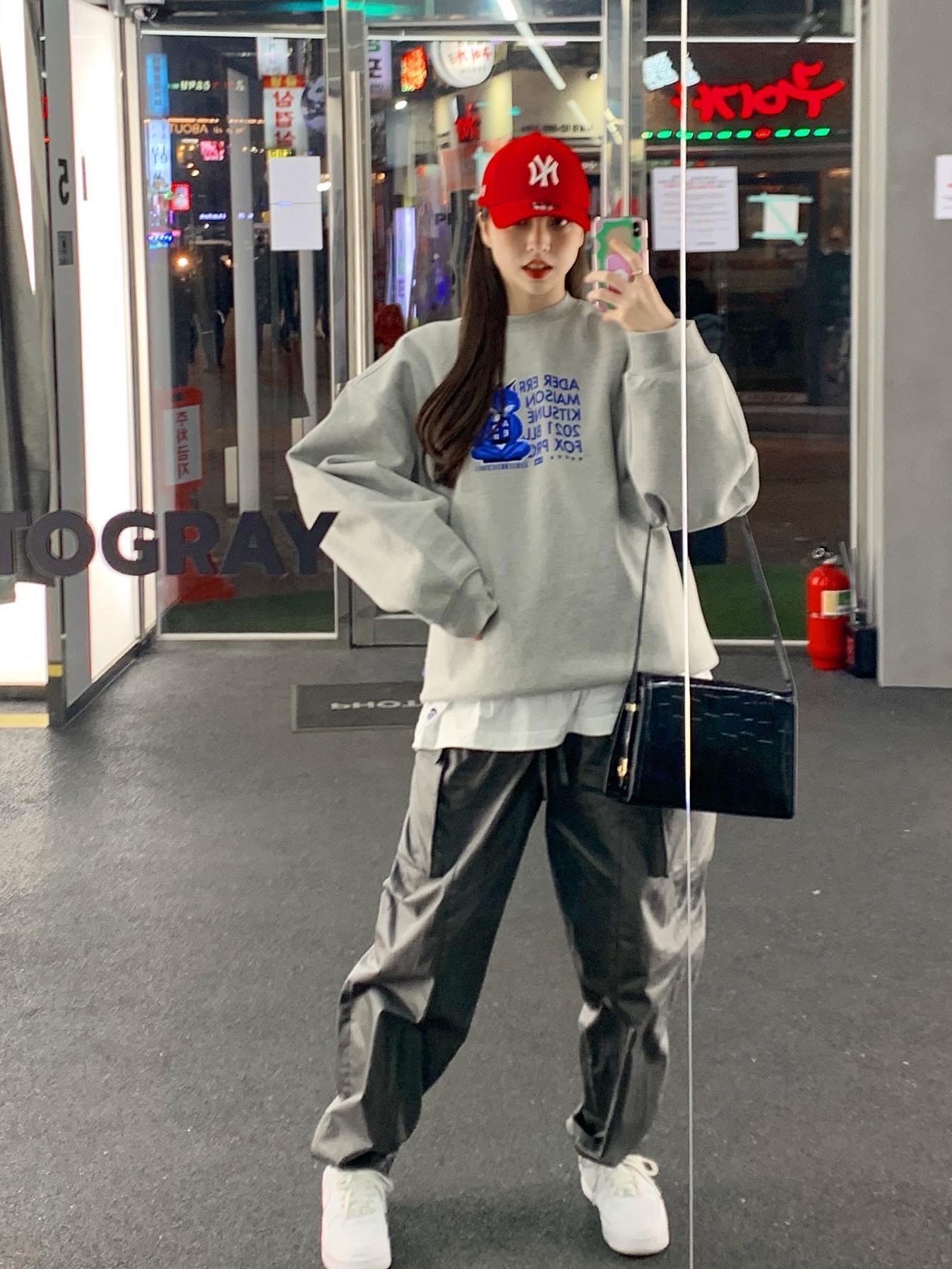 Maison Kitsune x Ader Error Meditation Fox Sweatshirt Grey, Nike Air Force 1 '07 Low White 착용 스타일 - 3