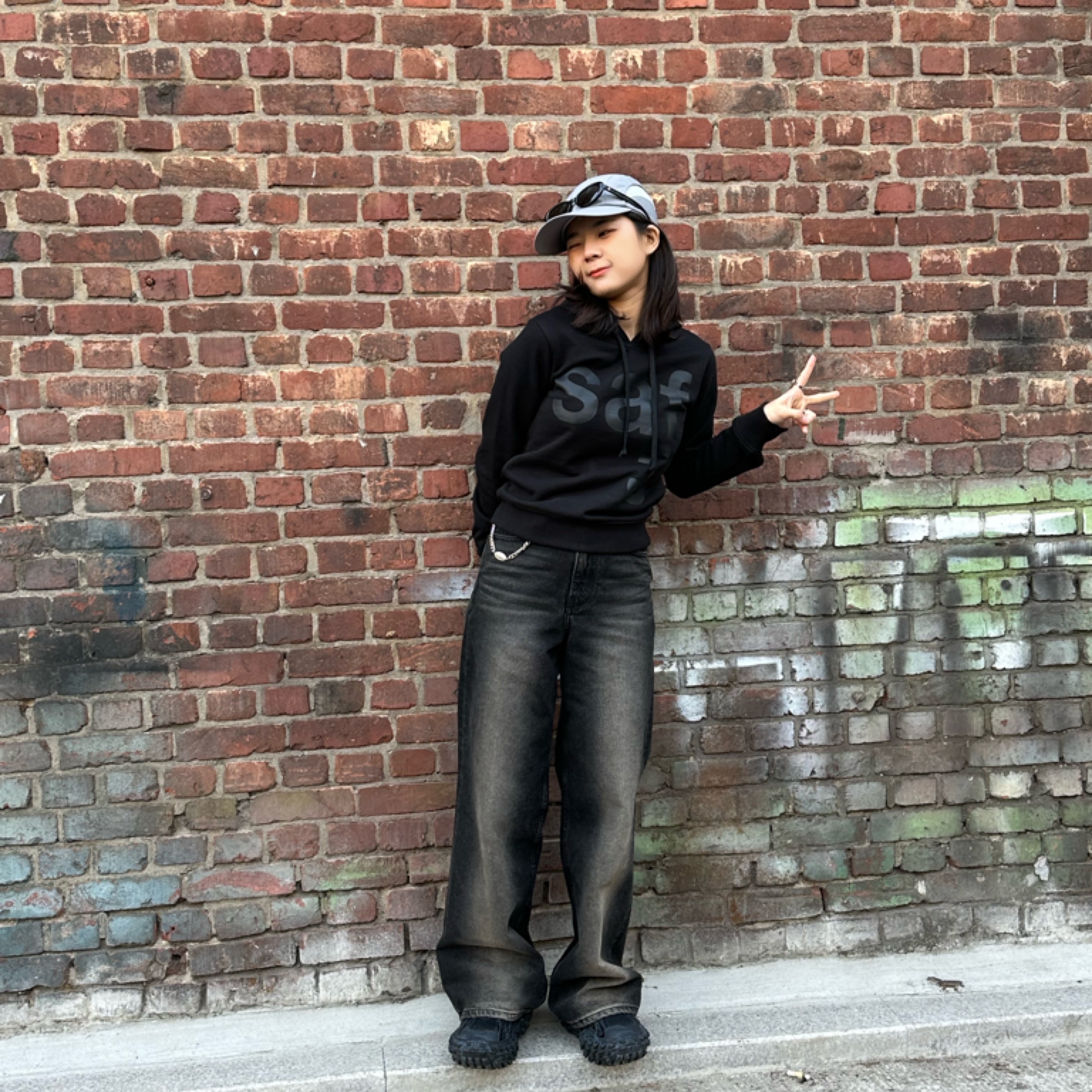Balenciaga Defender Sneakers Black, Sansan Gear Nylon Wing Cap Grey - 22FW 착용 스타일 - 1