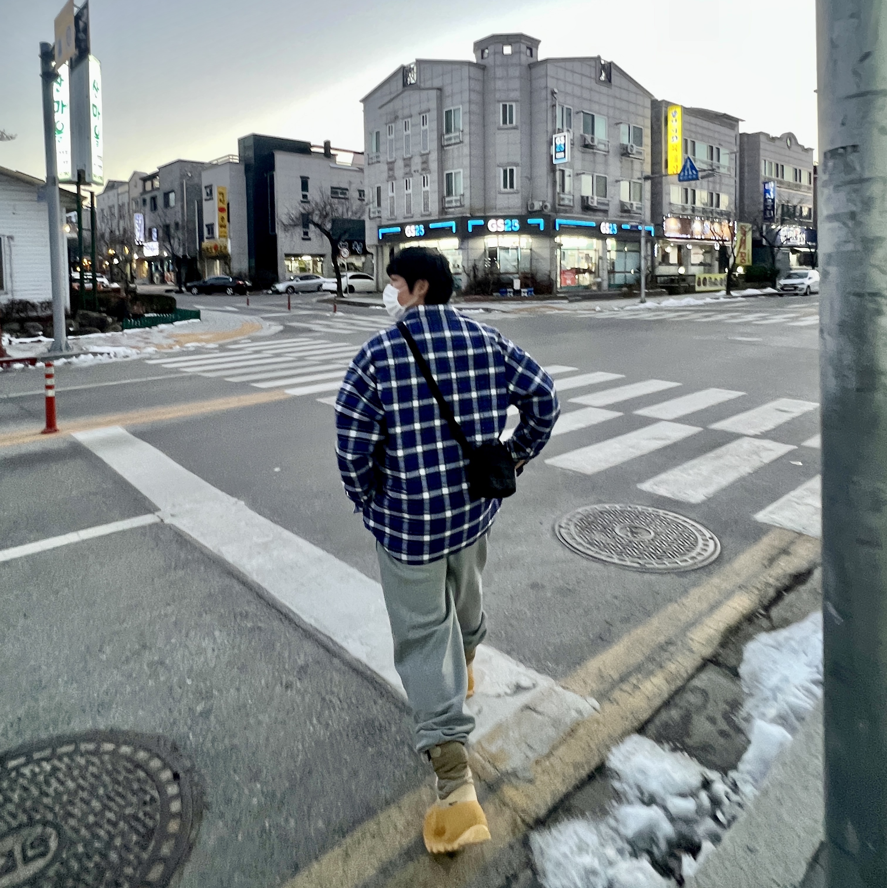 adidas Yeezy Knit RNR Boot Sulfur, Nike x Stussy NRG ZR Fleece Crewneck Heather Grey - US/EU 착용 스타일 - 2