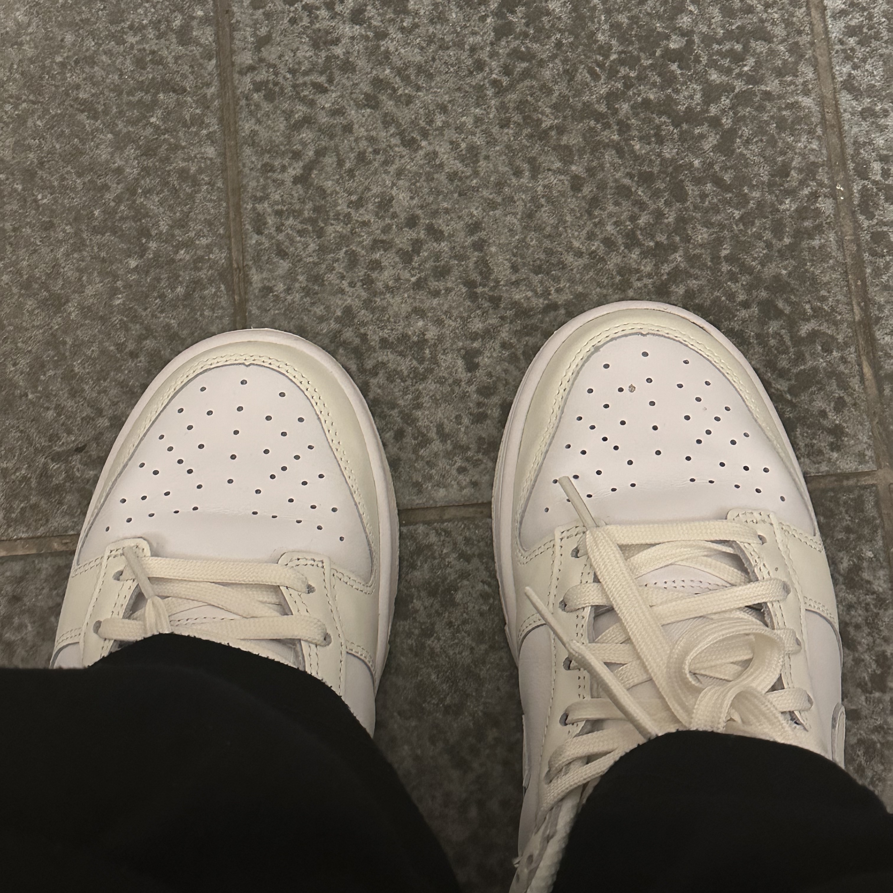 (W) Nike Dunk Low White and Sail 착용 스타일 - 1